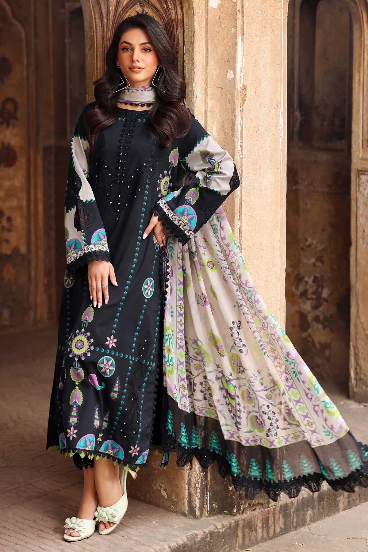 CHARIZMA RANG E BAHAR LAWN EMBROIDERED COLLECTION 2025 ๐