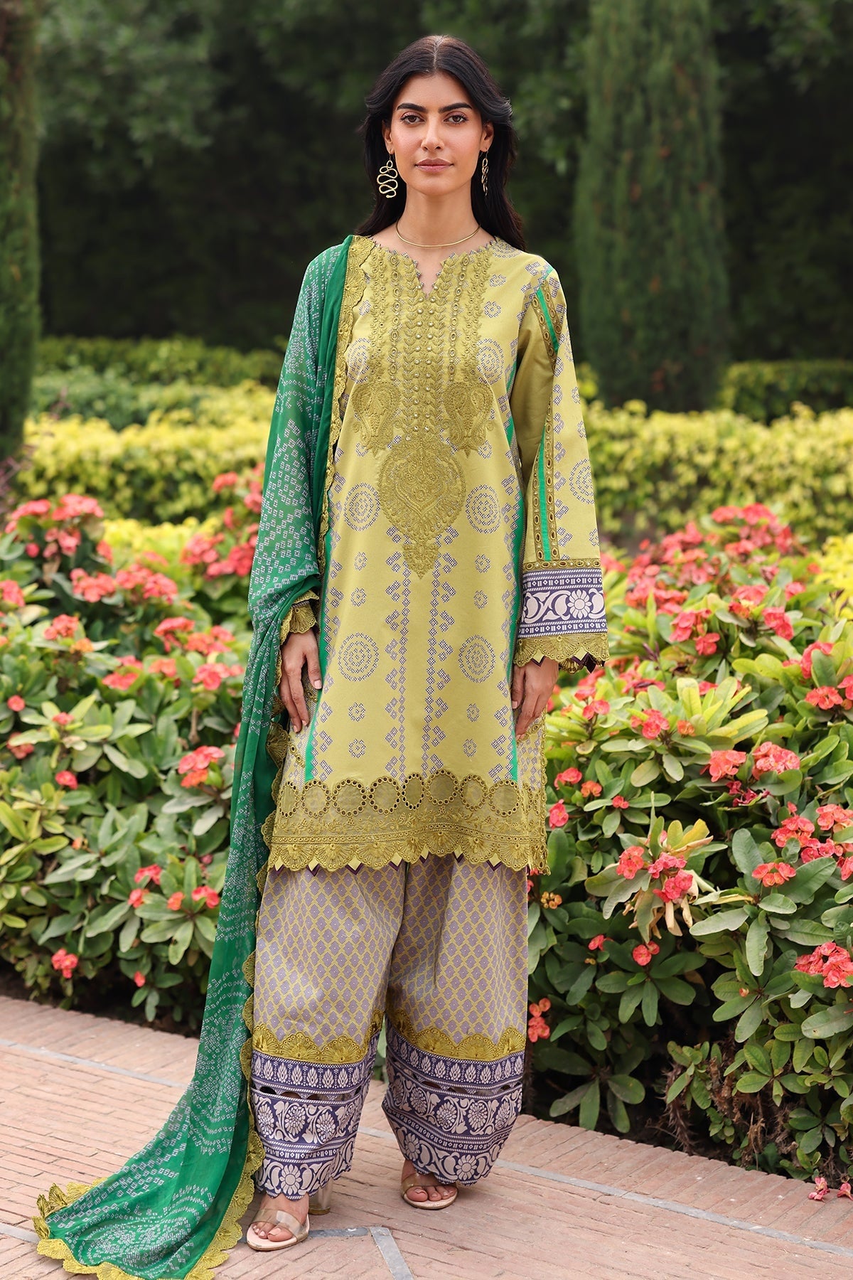 CHARIZMA RANG E BAHAR LAWN EMBROIDERED COLLECTION 2025