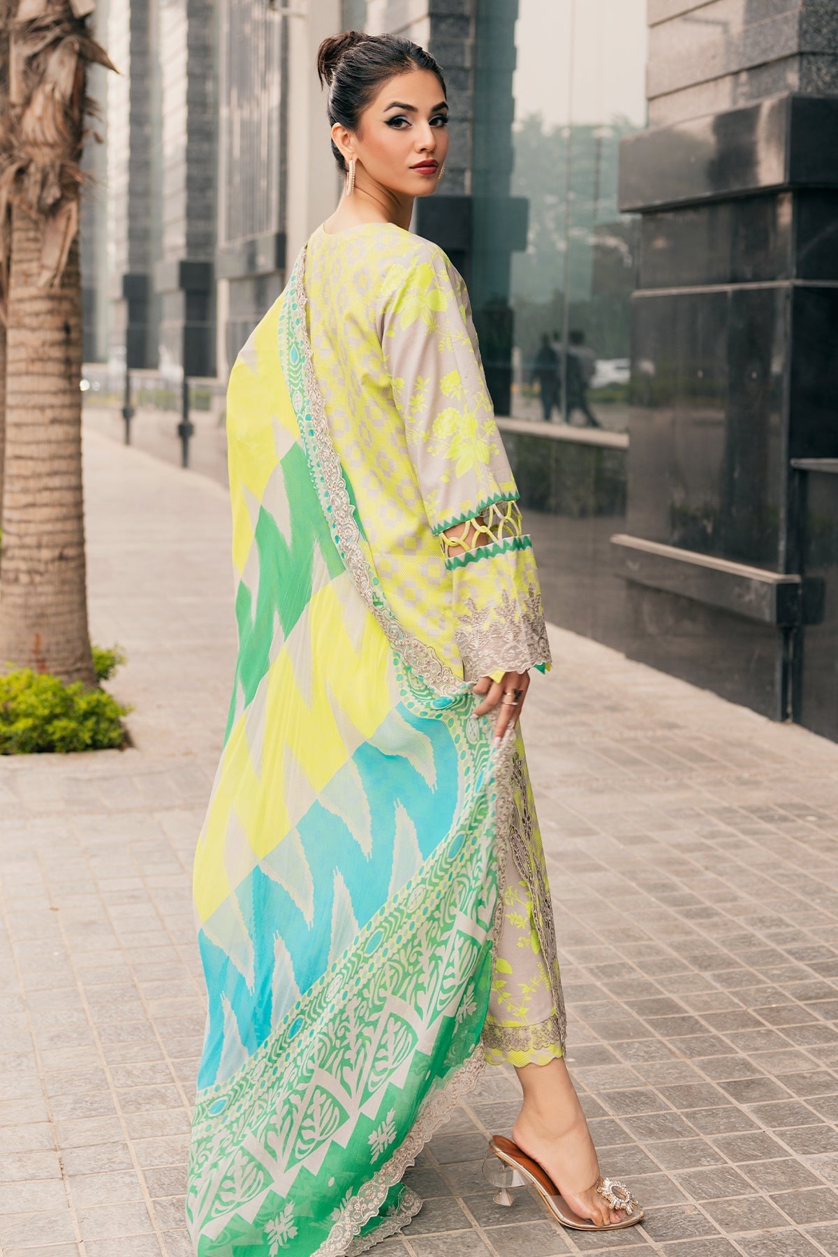 CHARIZMA RANG E BAHAR LAWN EMBROIDERED COLLECTION 2025 ๐