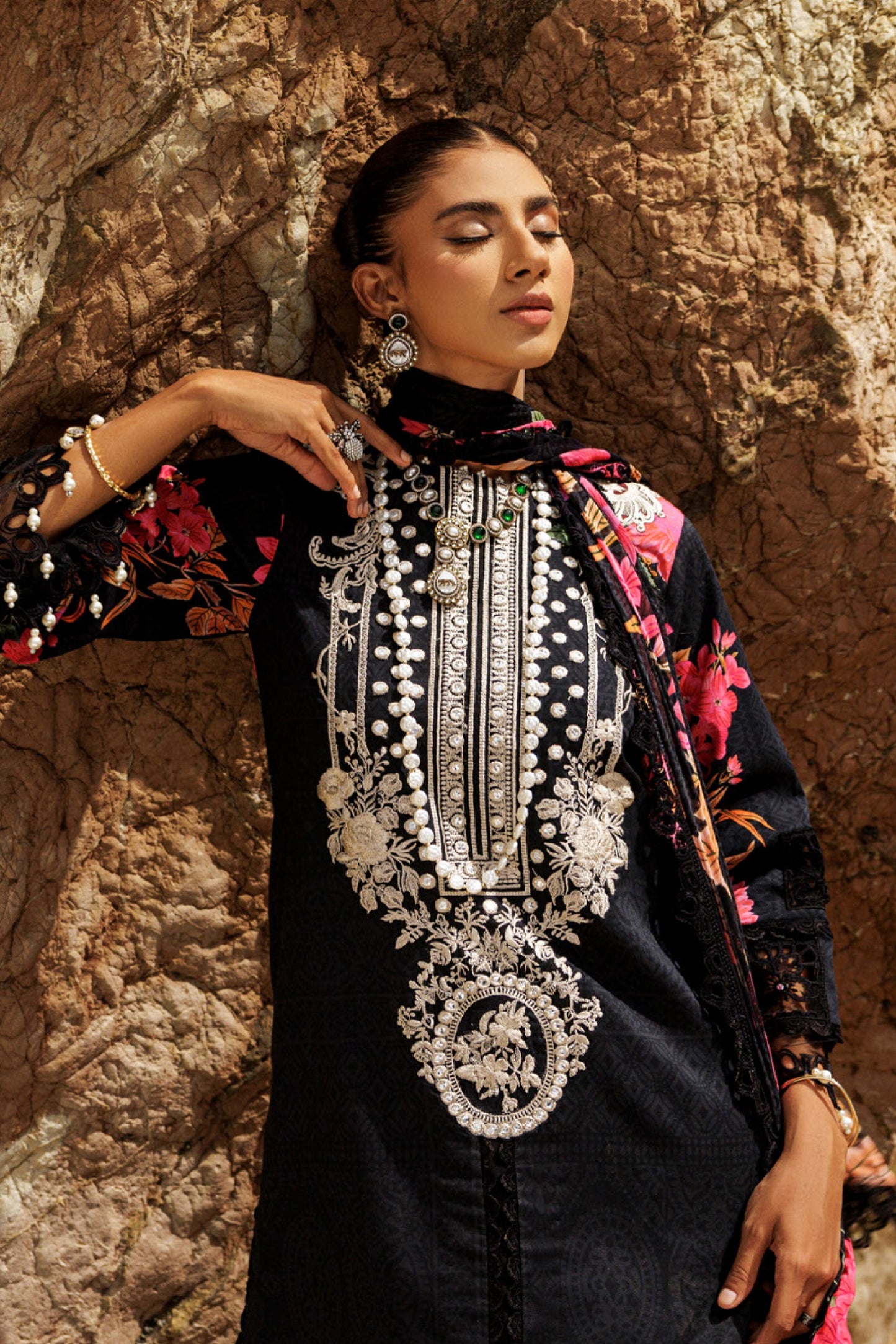 CHARIZMA RANG E BAHAR LAWN EMBROIDERED COLLECTION 2025 ๐ธ๐ธ