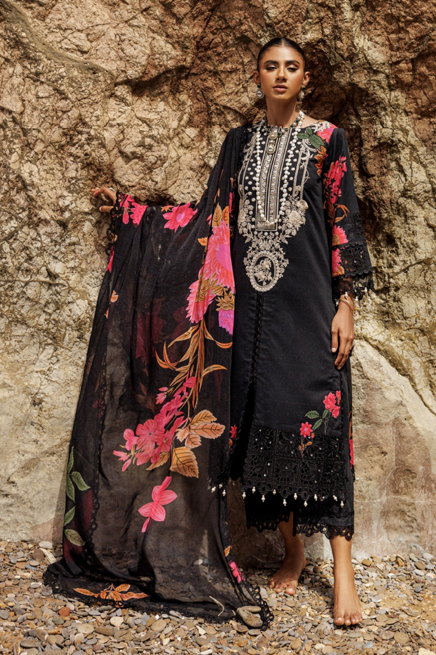 CHARIZMA RANG E BAHAR LAWN EMBROIDERED COLLECTION 2025 ๐ธ๐ธ