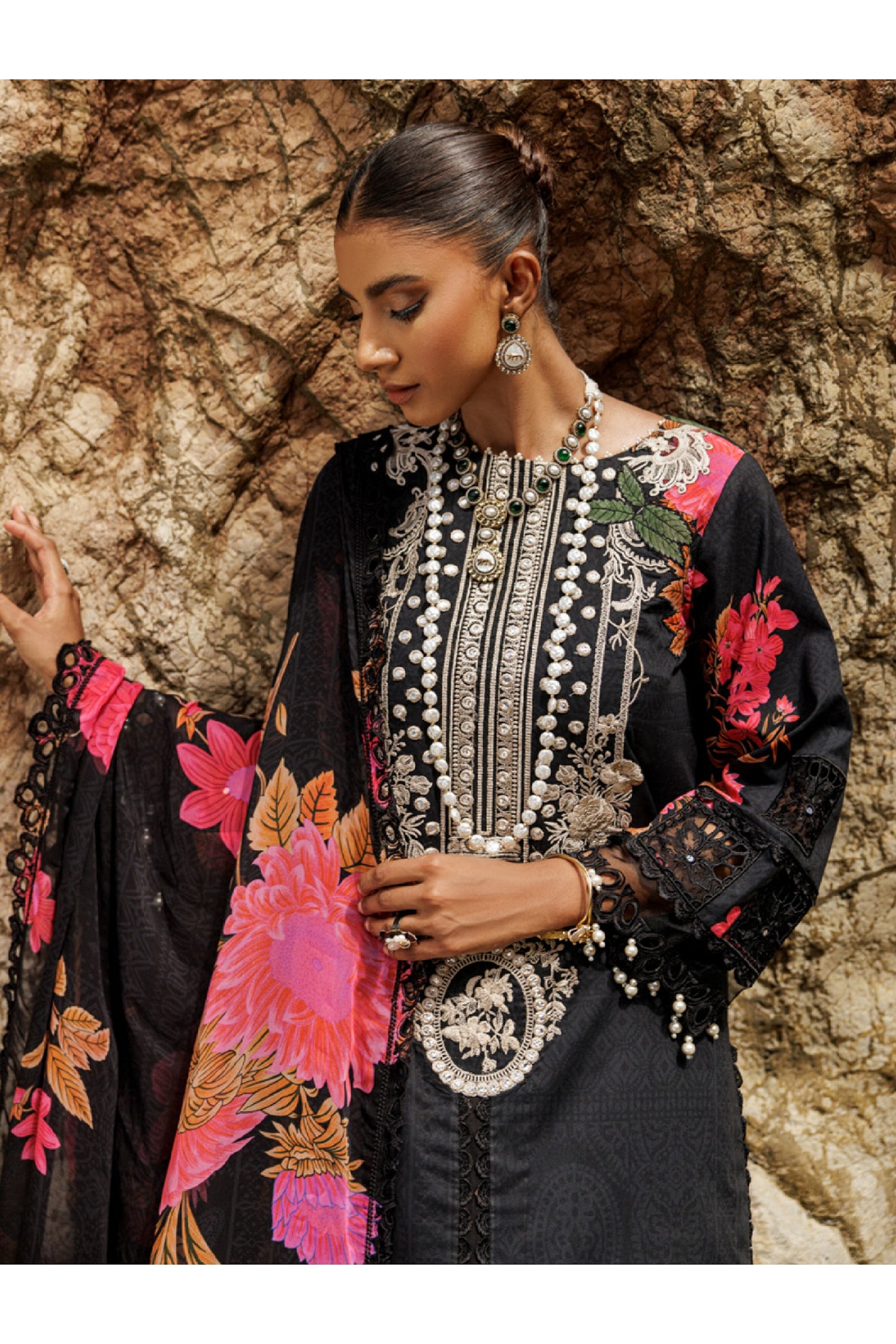 CHARIZMA RANG E BAHAR LAWN EMBROIDERED COLLECTION 2025 ๐ธ๐ธ
