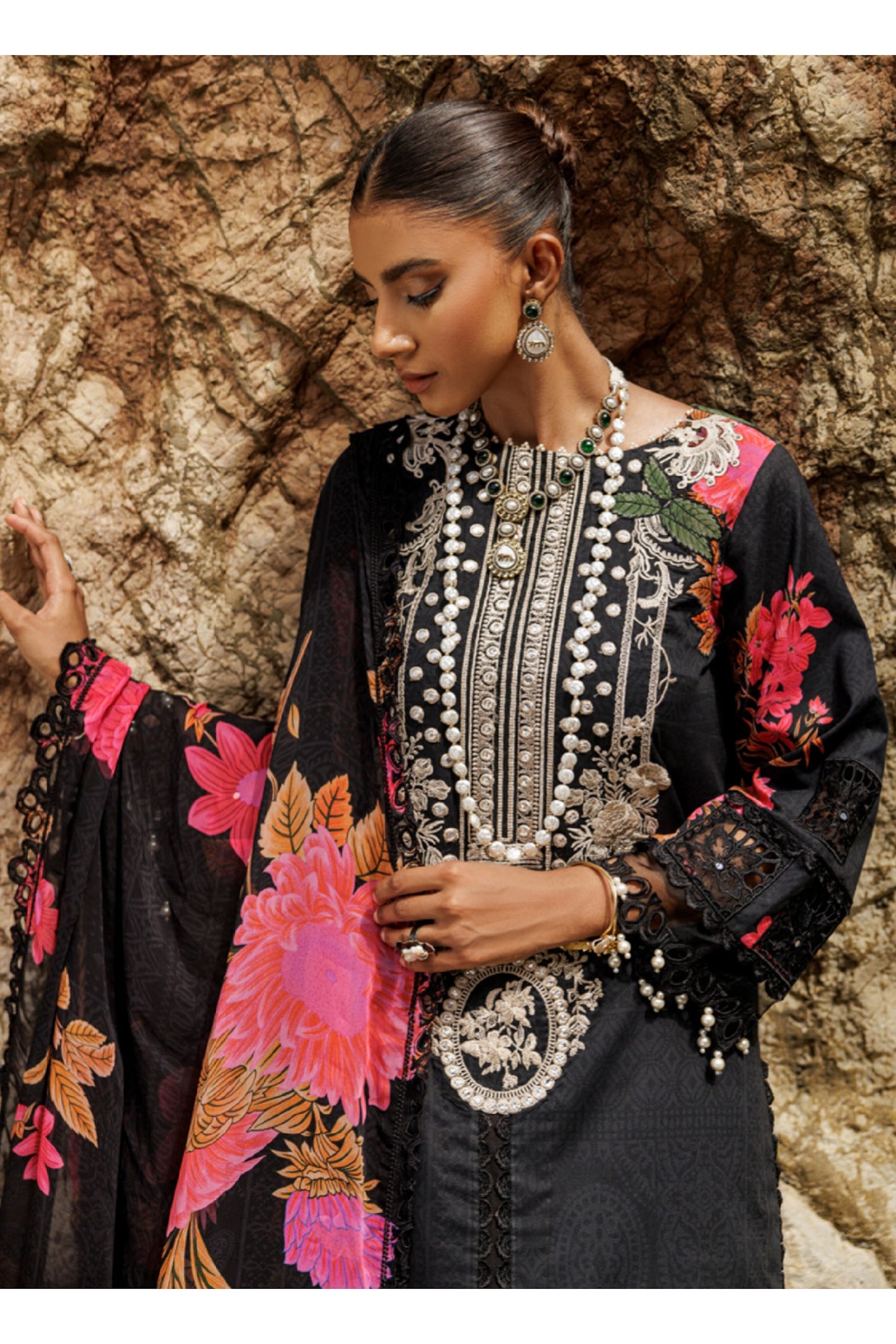 CHARIZMA RANG E BAHAR LAWN EMBROIDERED COLLECTION 2025 ๐ธ๐ธ