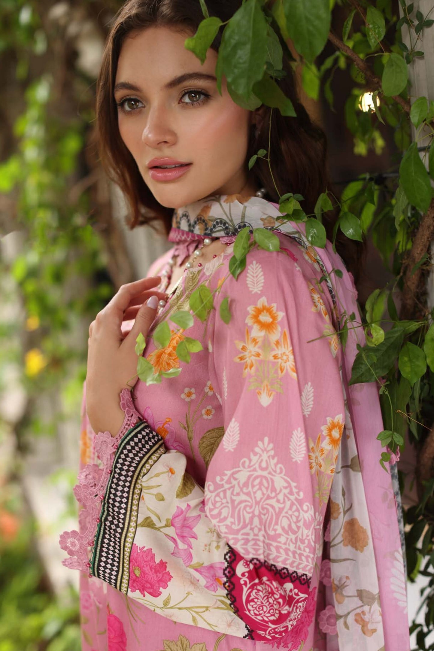 AAFREEN BY RIAZ ARTS CHIKANKARI EMBROIDERED LAWN 2025