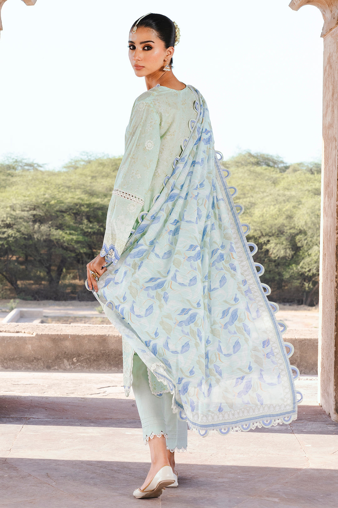 ZELLBURY CHIKANKARI LAWN EMBROIDERED COLLECTION 2025