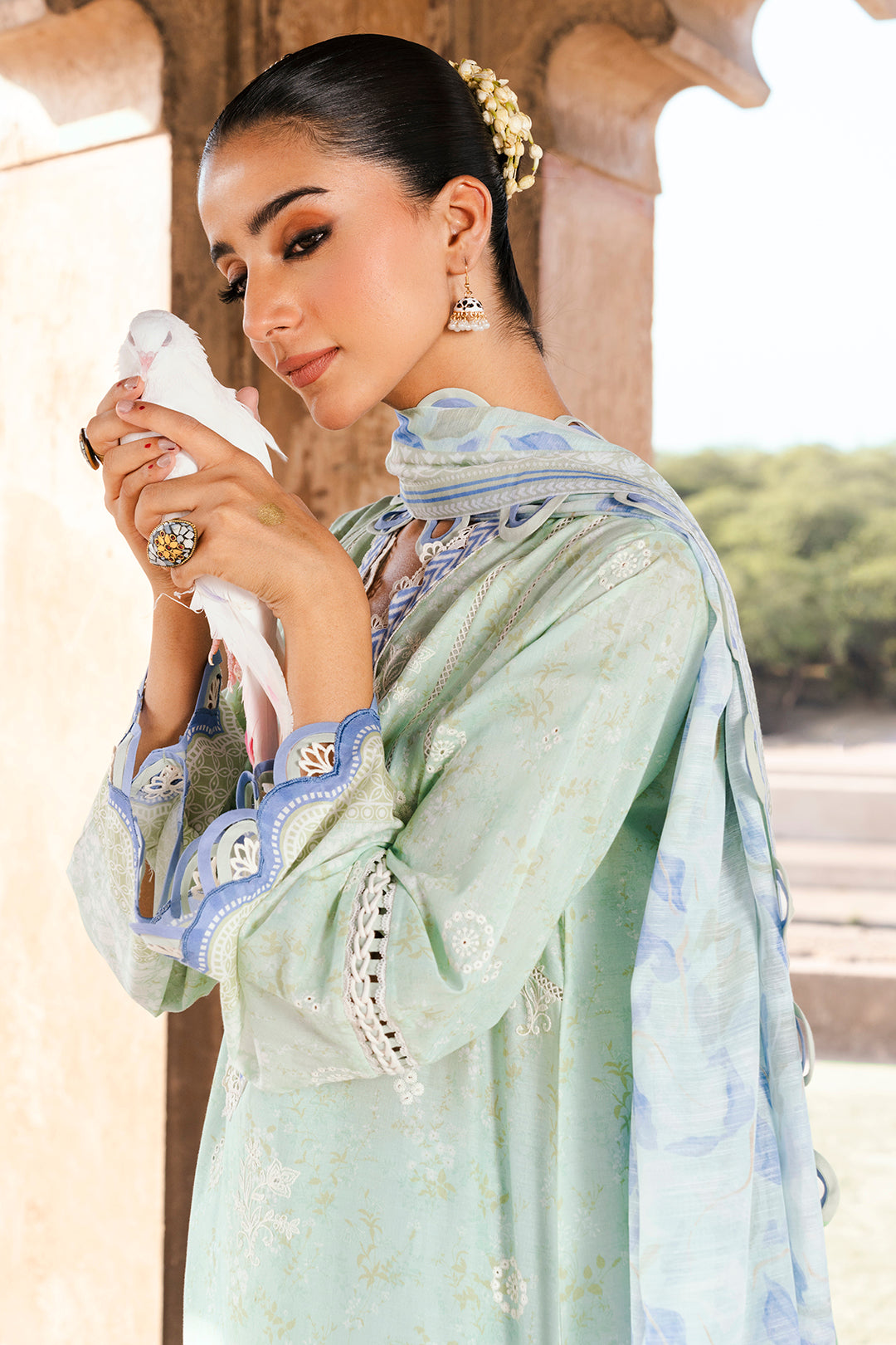 ZELLBURY CHIKANKARI LAWN EMBROIDERED COLLECTION 2025