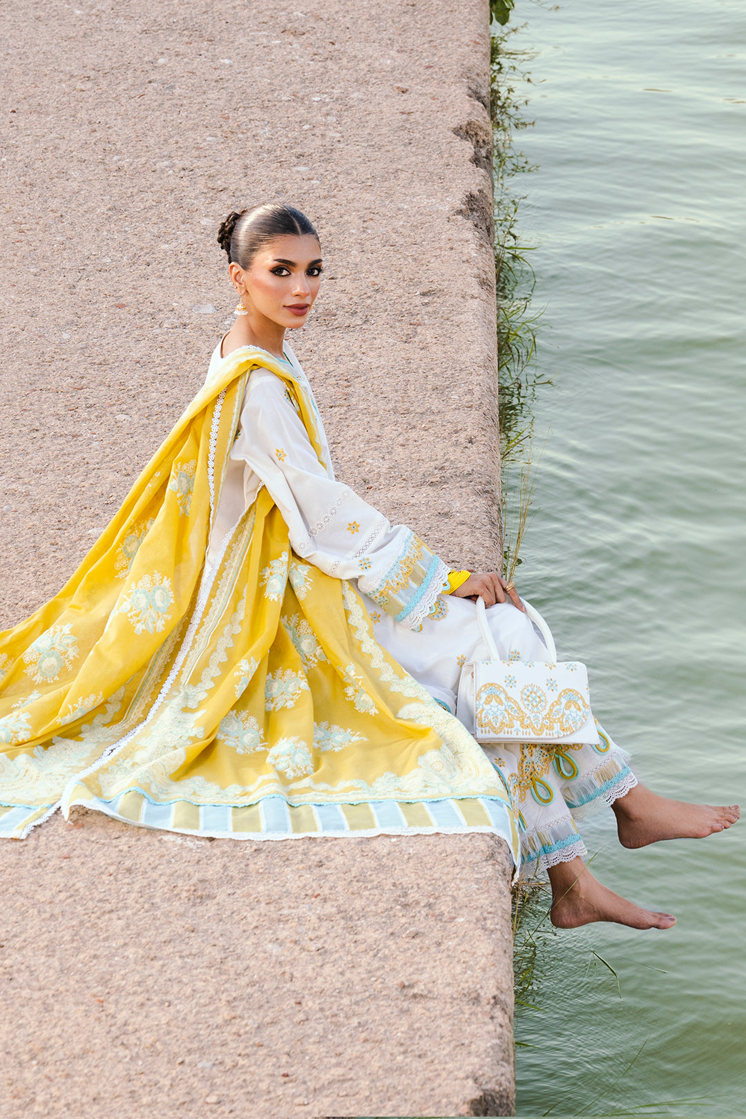 ZELLBURY CHIKANKARI LAWN EMBROIDERED COLLECTION 2025 3