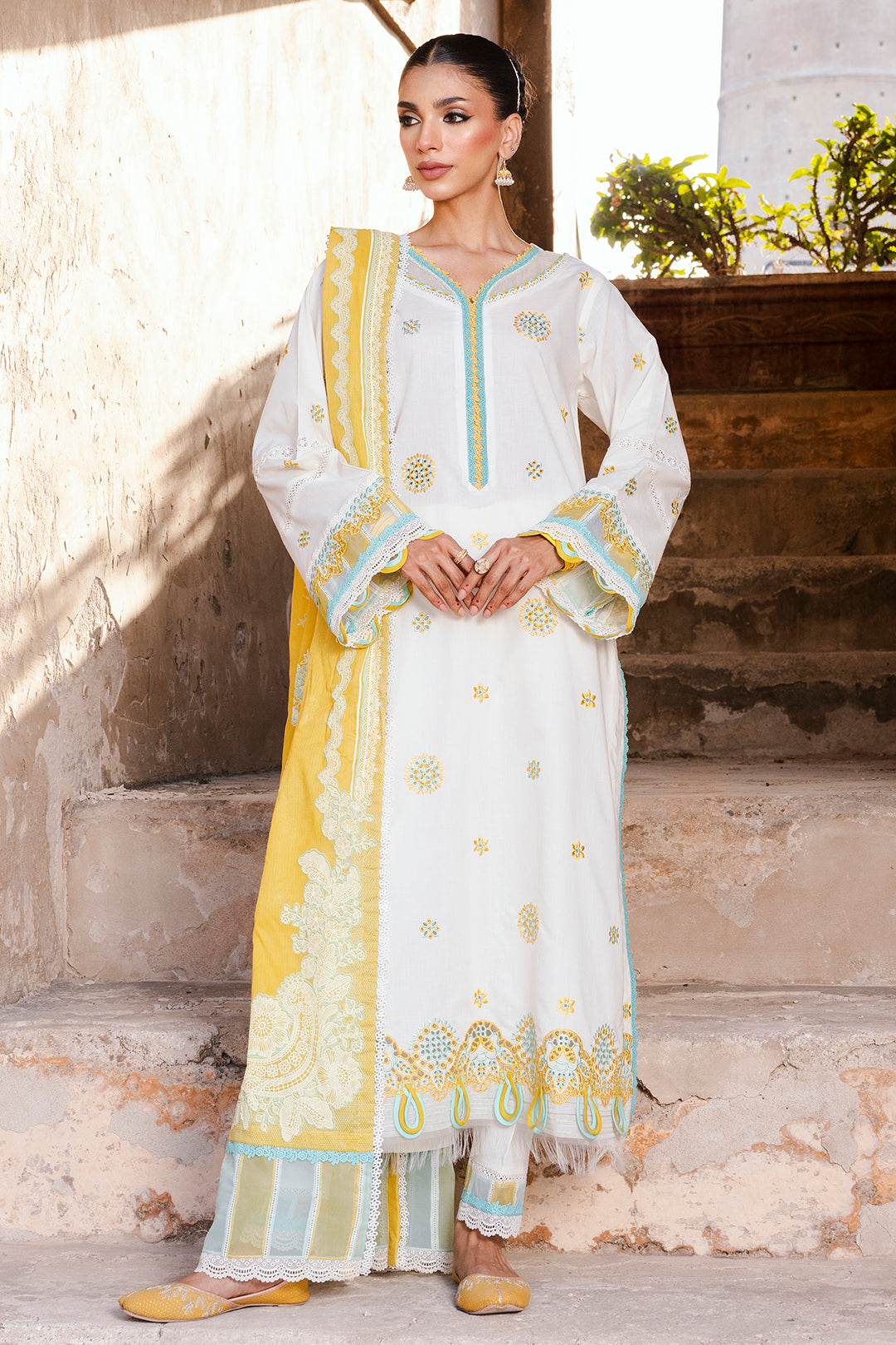 ZELLBURY CHIKANKARI LAWN EMBROIDERED COLLECTION 2025 3