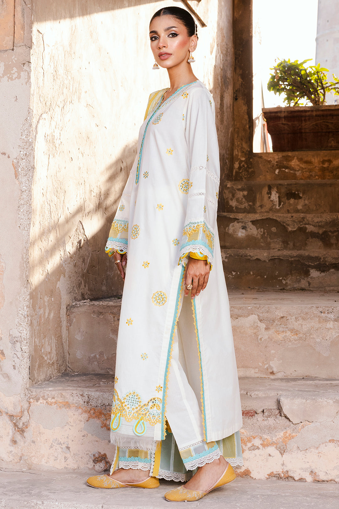 ZELLBURY CHIKANKARI LAWN EMBROIDERED COLLECTION 2025 3