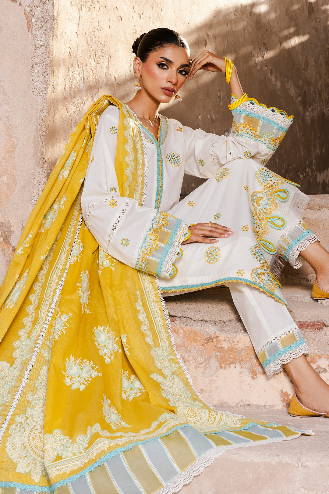 ZELLBURY CHIKANKARI LAWN EMBROIDERED COLLECTION 2025 3