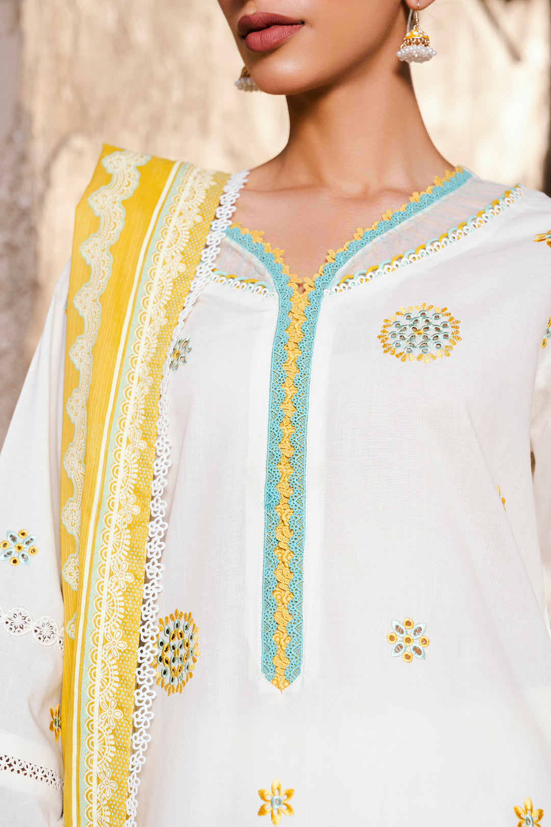 ZELLBURY CHIKANKARI LAWN EMBROIDERED COLLECTION 2025 3