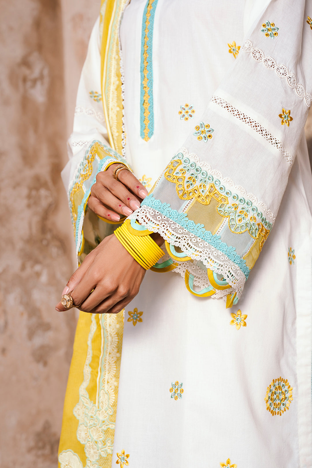ZELLBURY CHIKANKARI LAWN EMBROIDERED COLLECTION 2025 3