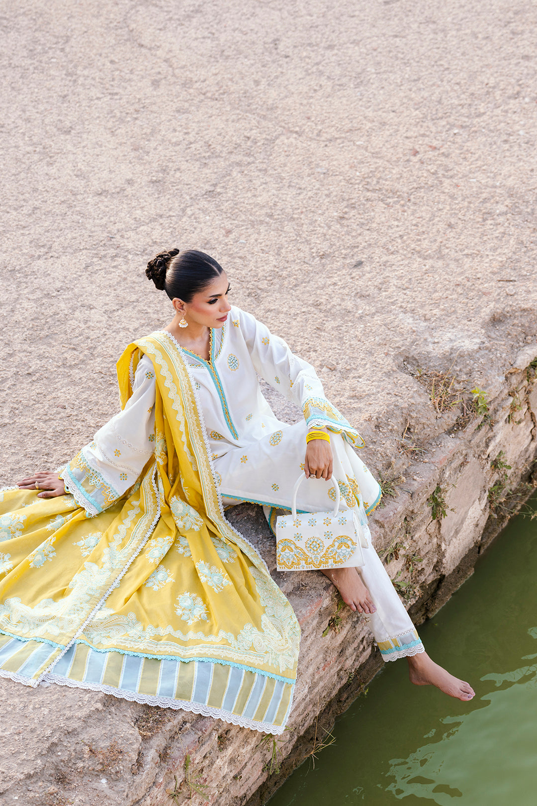 ZELLBURY CHIKANKARI LAWN EMBROIDERED COLLECTION 2025 3