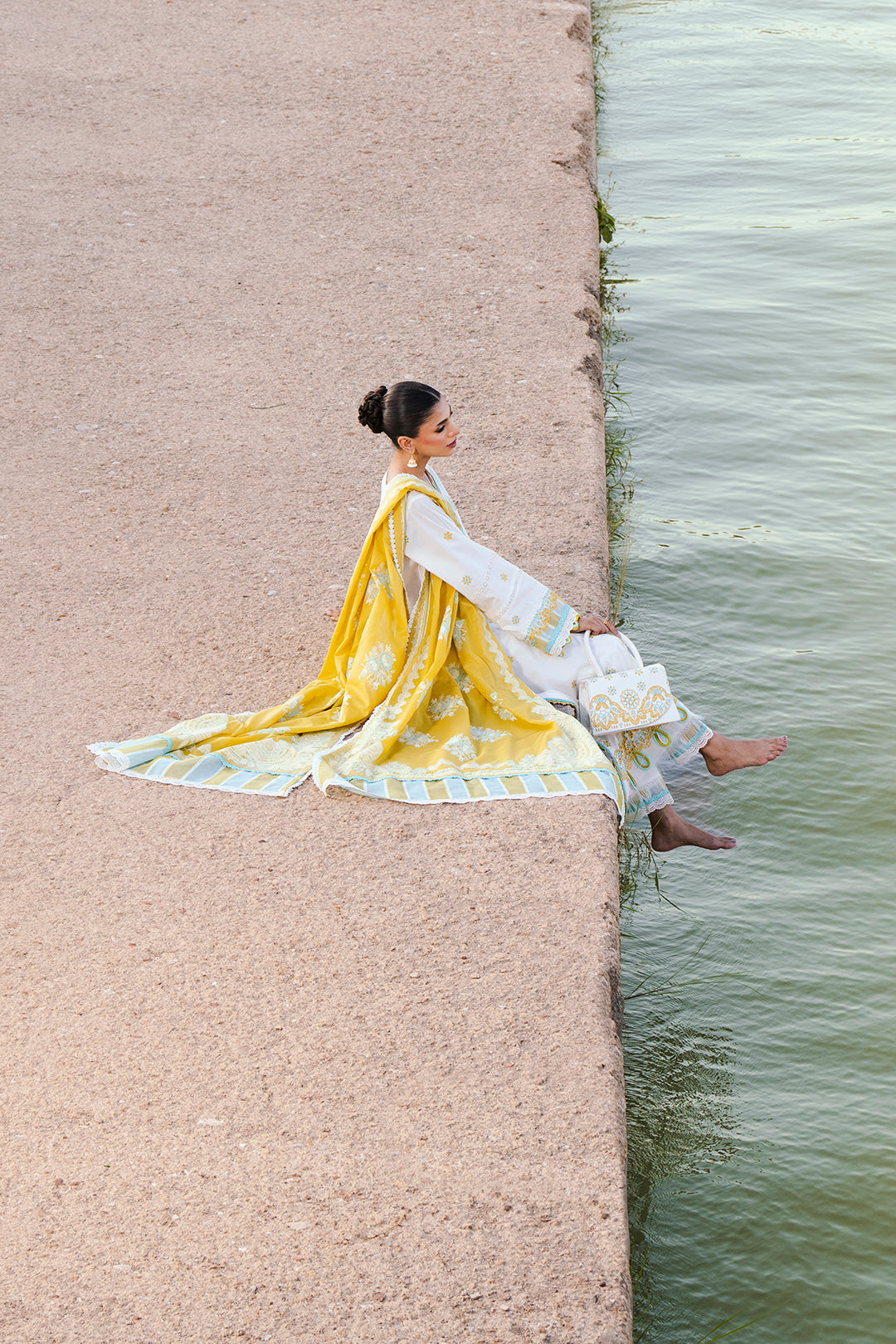 ZELLBURY CHIKANKARI LAWN EMBROIDERED COLLECTION 2025 3