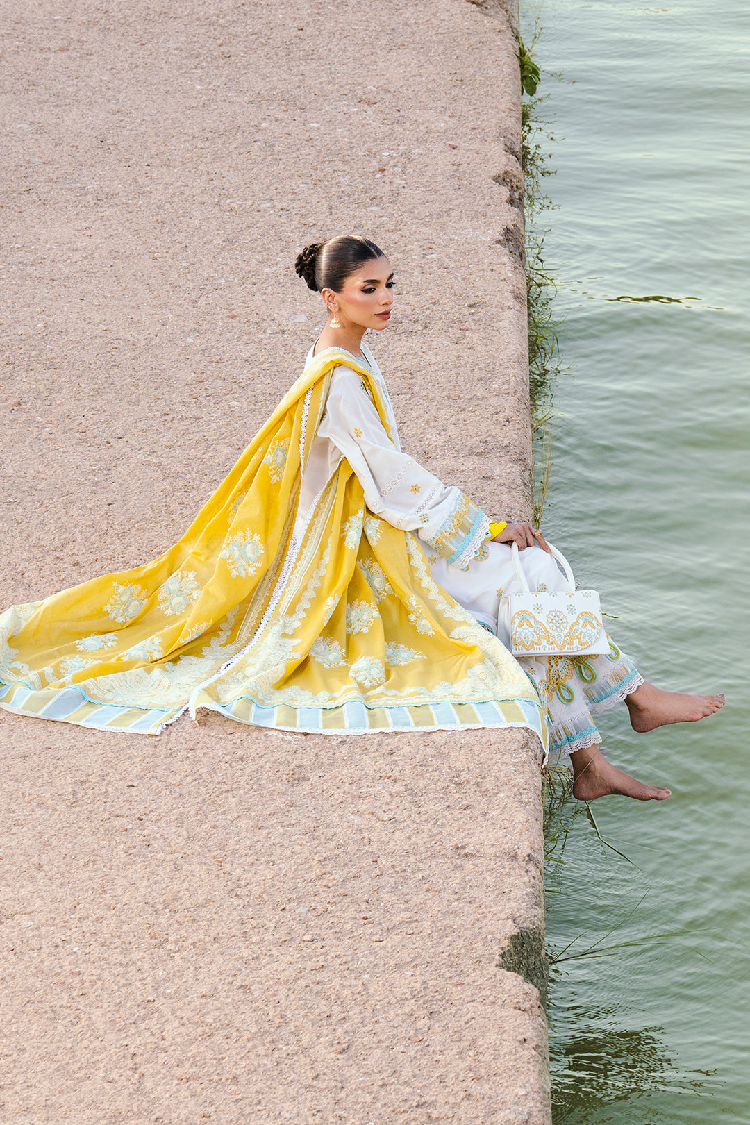 ZELLBURY CHIKANKARI LAWN EMBROIDERED COLLECTION 2025 3