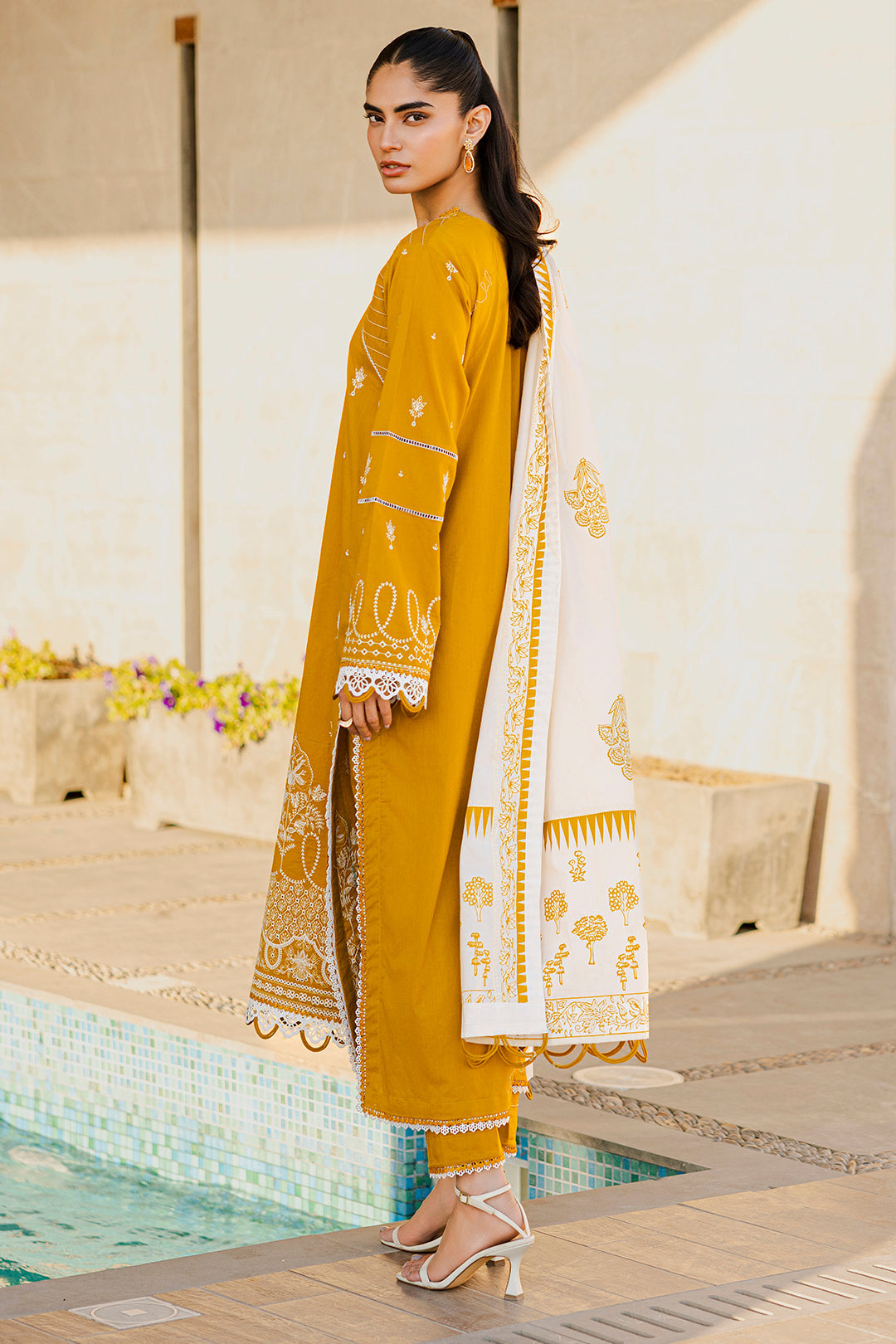 ZELLBURY CHIKANKARI LAWN EMBROIDERED COLLECTION 2025