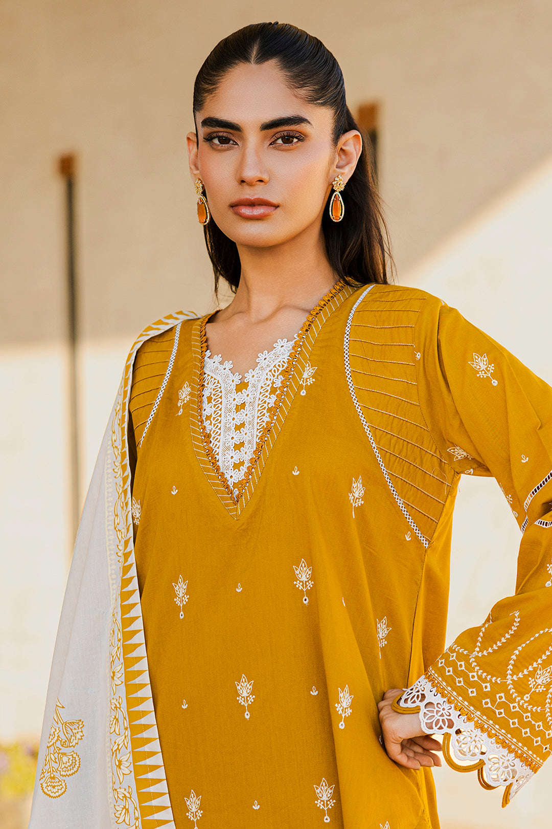 ZELLBURY CHIKANKARI LAWN EMBROIDERED COLLECTION 2025