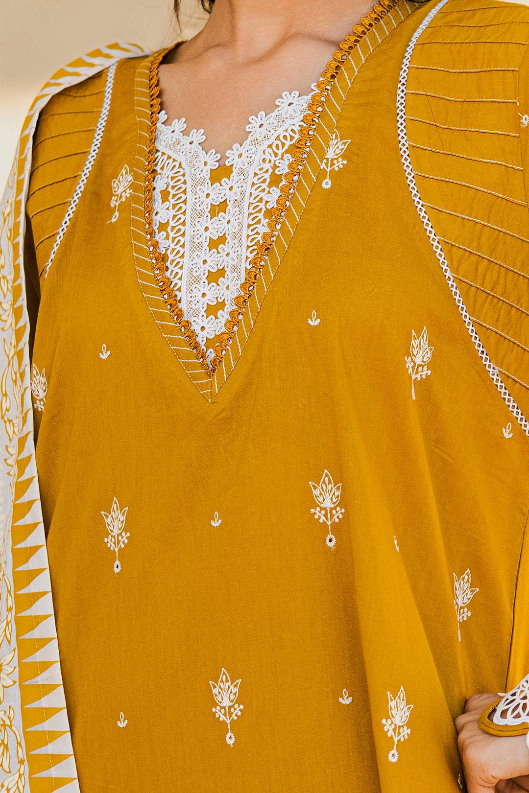 ZELLBURY CHIKANKARI LAWN EMBROIDERED COLLECTION 2025