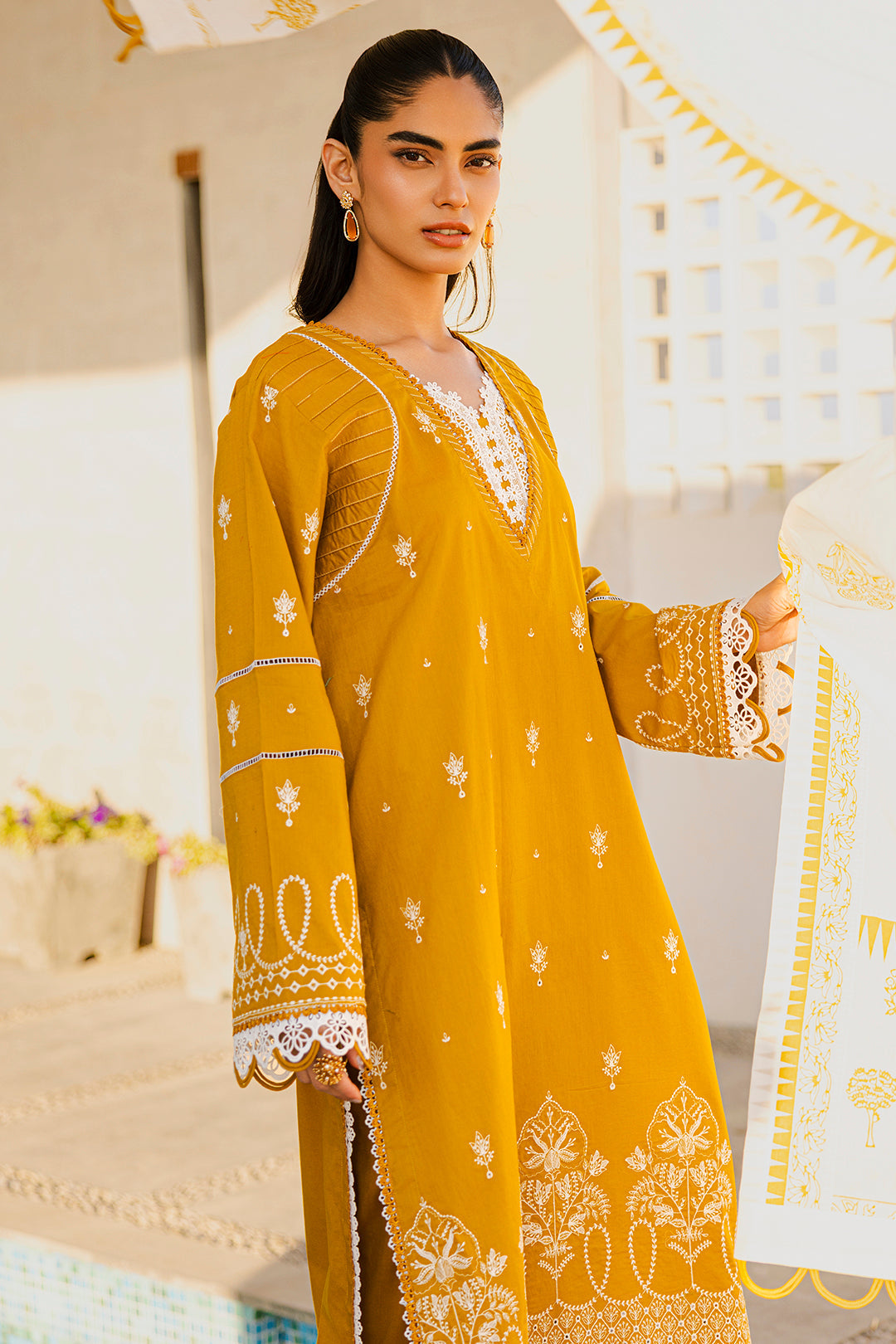 ZELLBURY CHIKANKARI LAWN EMBROIDERED COLLECTION 2025