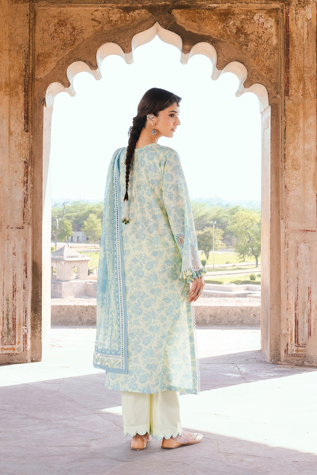 ZELLBURY CHIKANKARI LAWN EMBROIDERED COLLECTION 2025