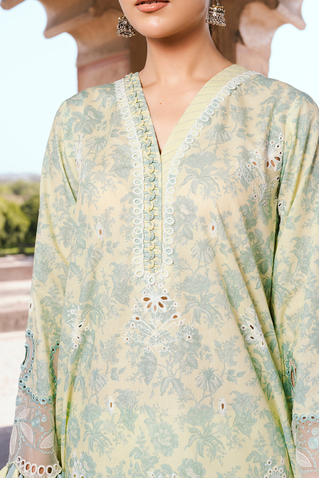 ZELLBURY CHIKANKARI LAWN EMBROIDERED COLLECTION 2025