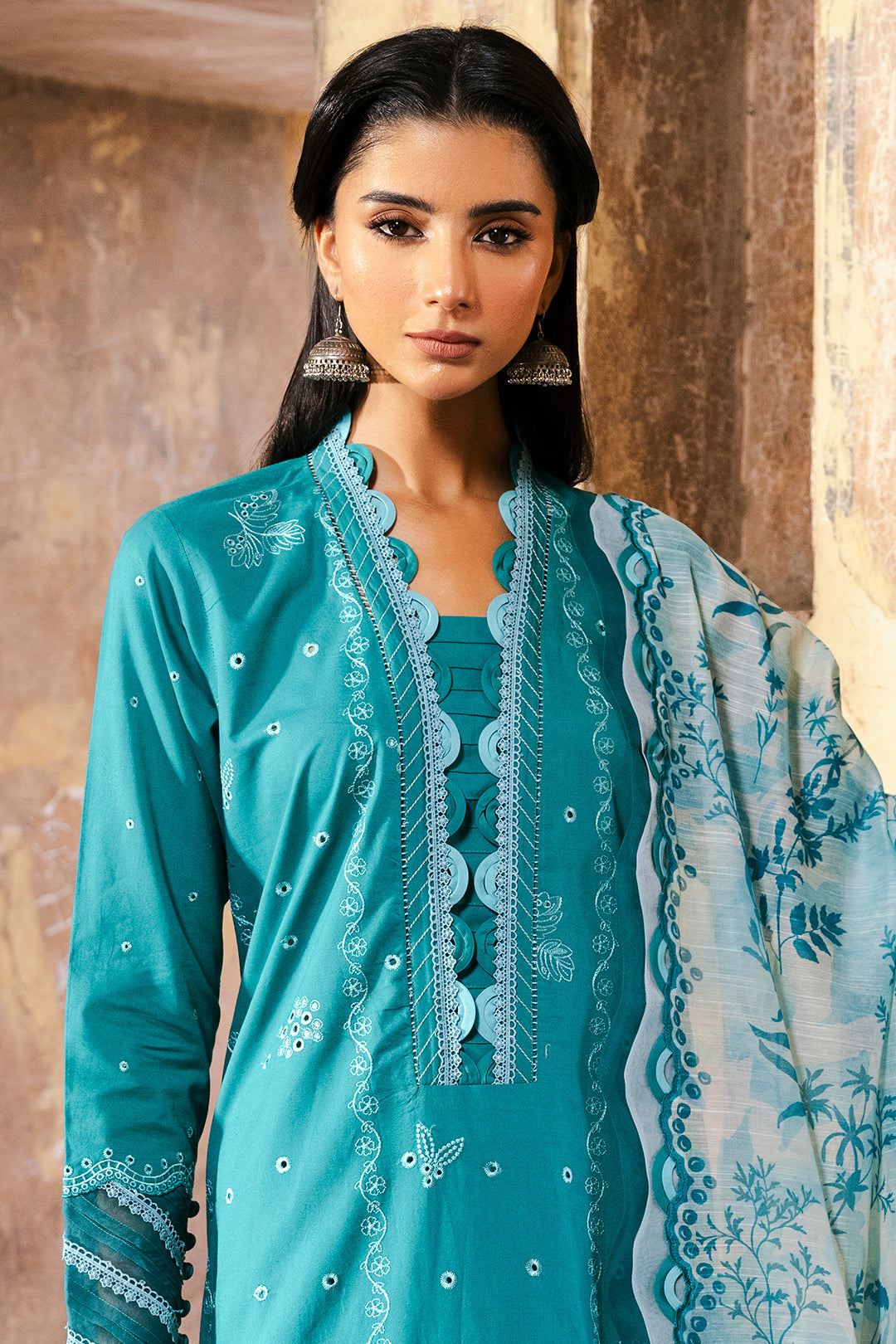 ZELLBURY CHIKANKARI LAWN EMBROIDERED COLLECTION 2025 1