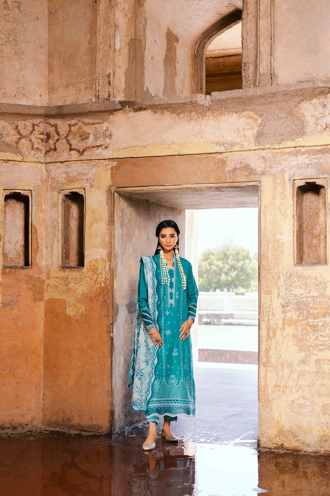 ZELLBURY CHIKANKARI LAWN EMBROIDERED COLLECTION 2025 1