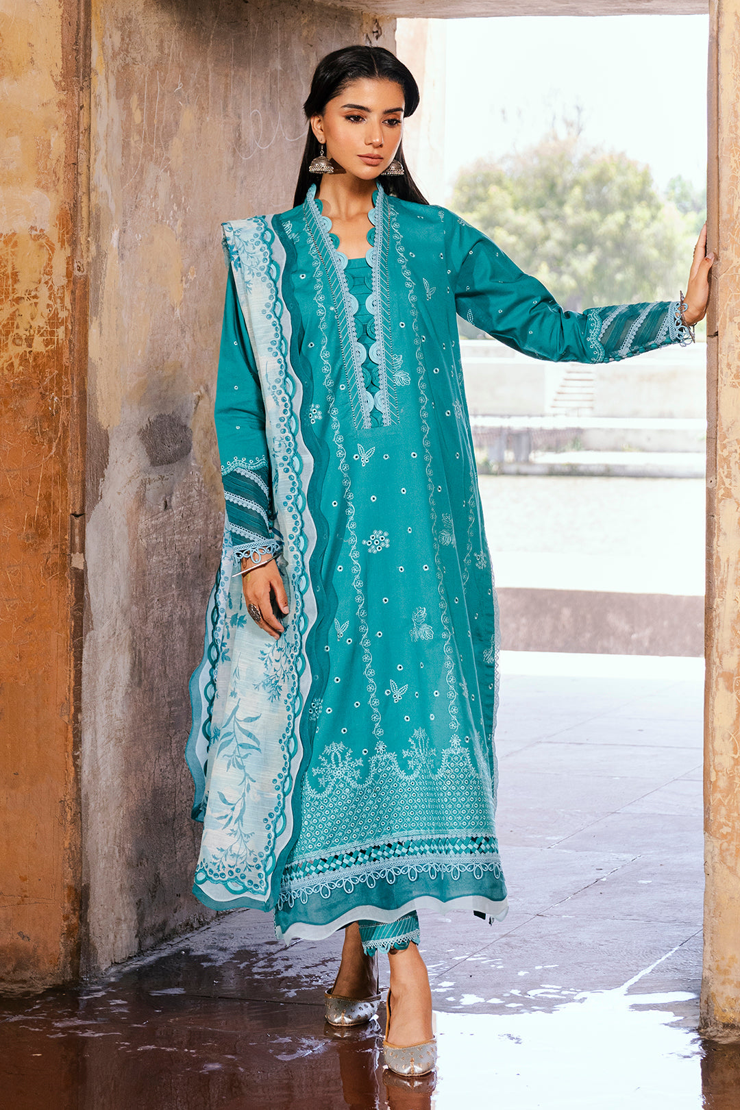 ZELLBURY CHIKANKARI LAWN EMBROIDERED COLLECTION 2025 1