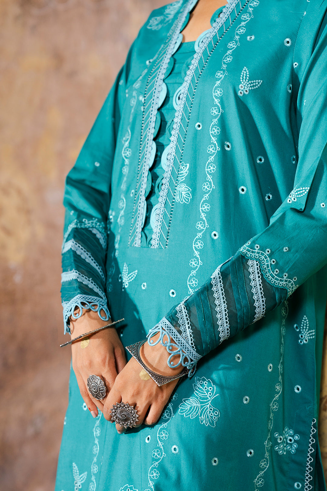 ZELLBURY CHIKANKARI LAWN EMBROIDERED COLLECTION 2025 1