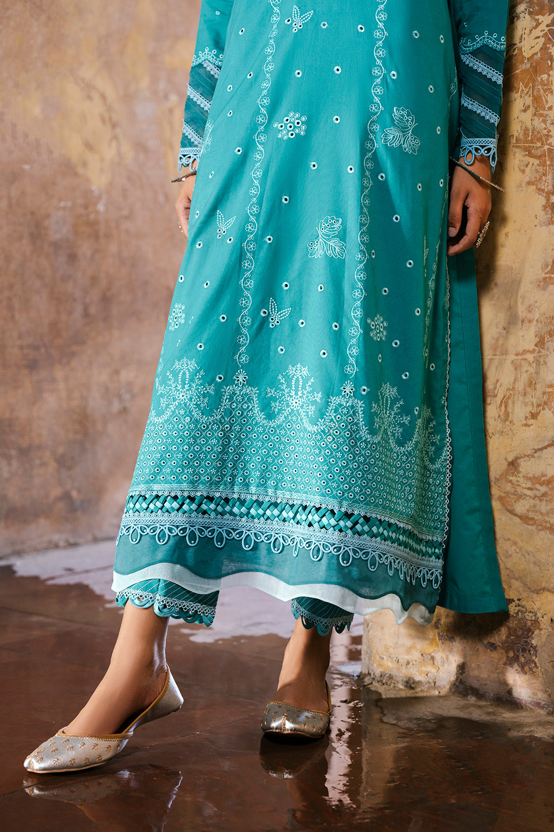 ZELLBURY CHIKANKARI LAWN EMBROIDERED COLLECTION 2025 1