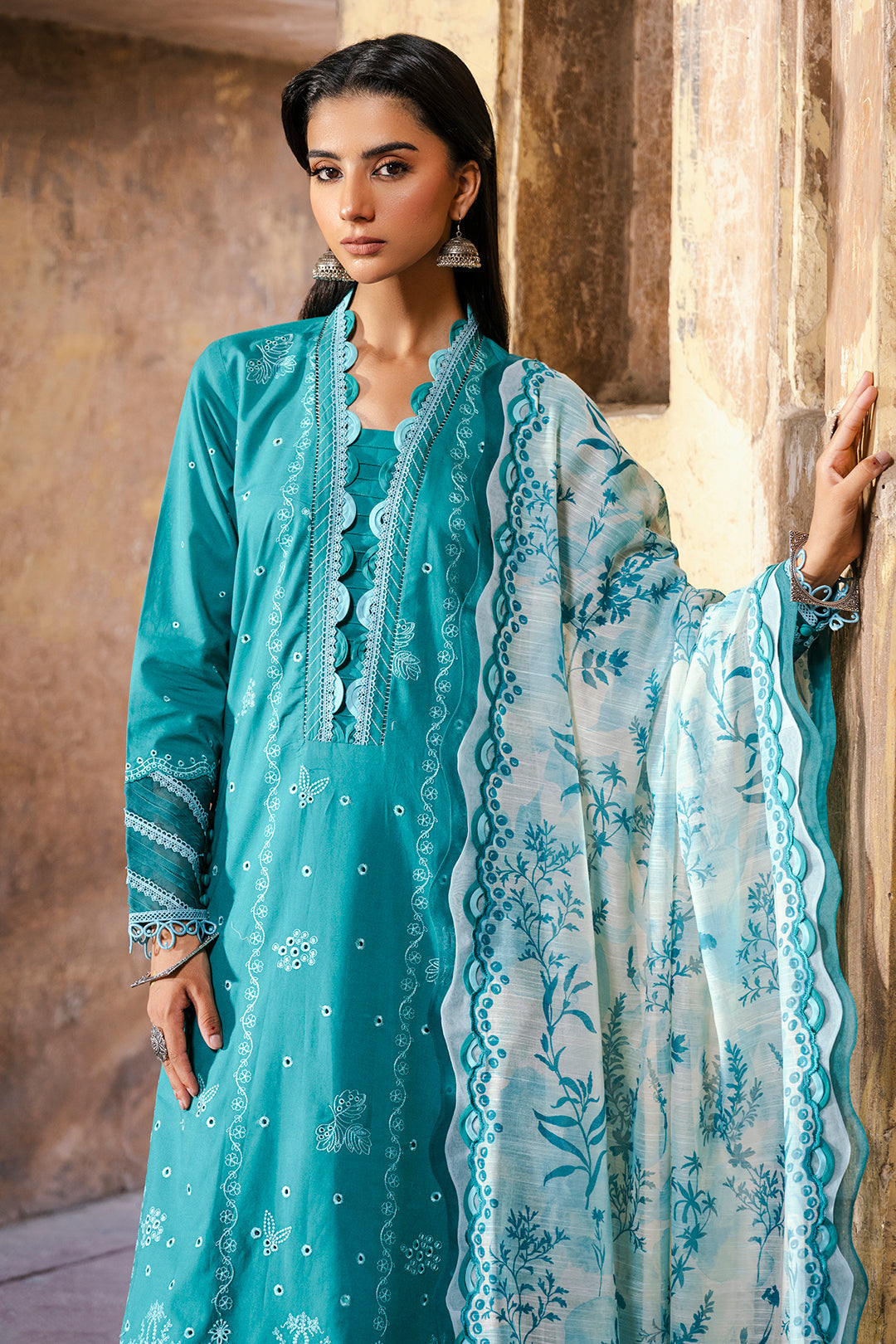 ZELLBURY CHIKANKARI LAWN EMBROIDERED COLLECTION 2025 1