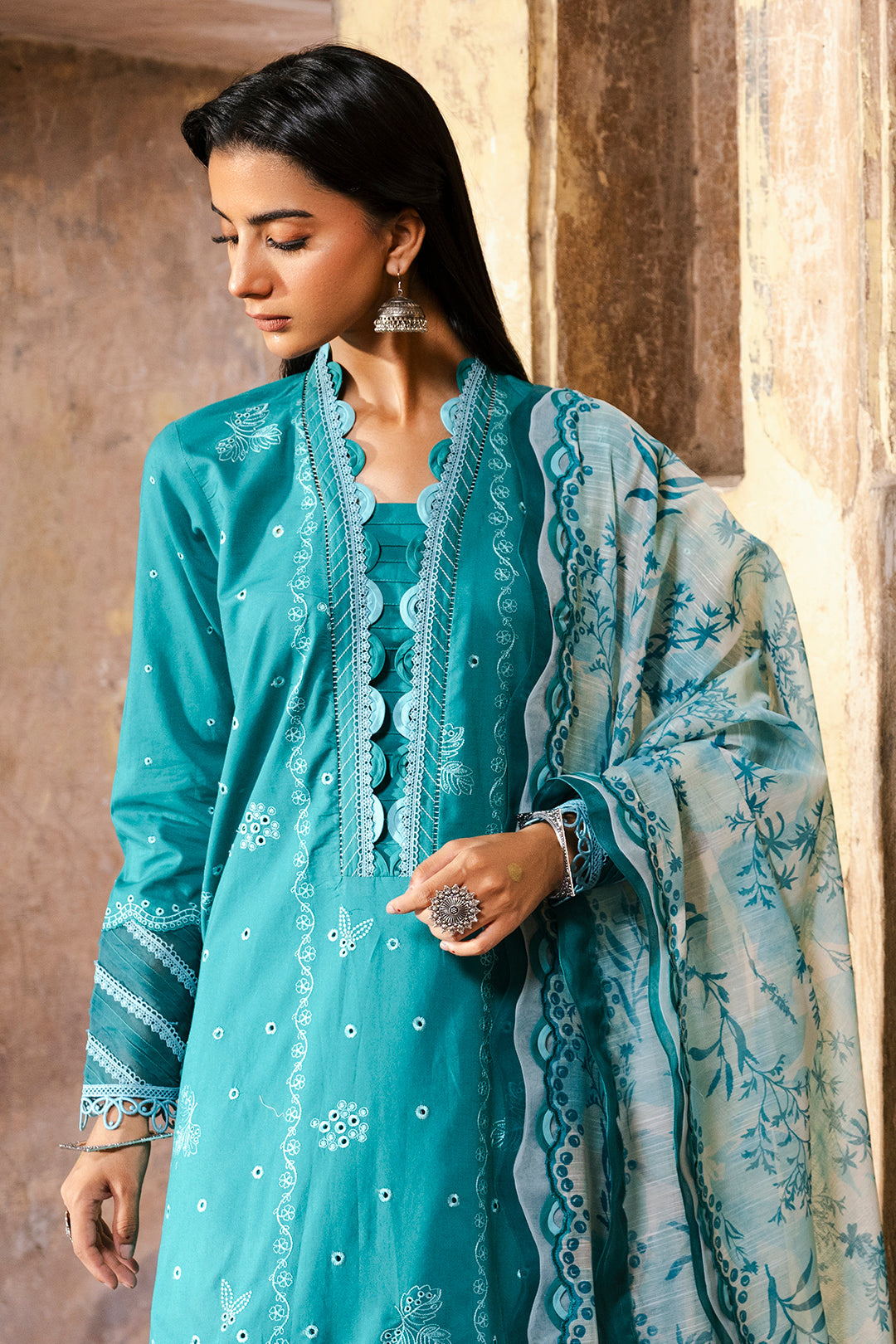 ZELLBURY CHIKANKARI LAWN EMBROIDERED COLLECTION 2025 1