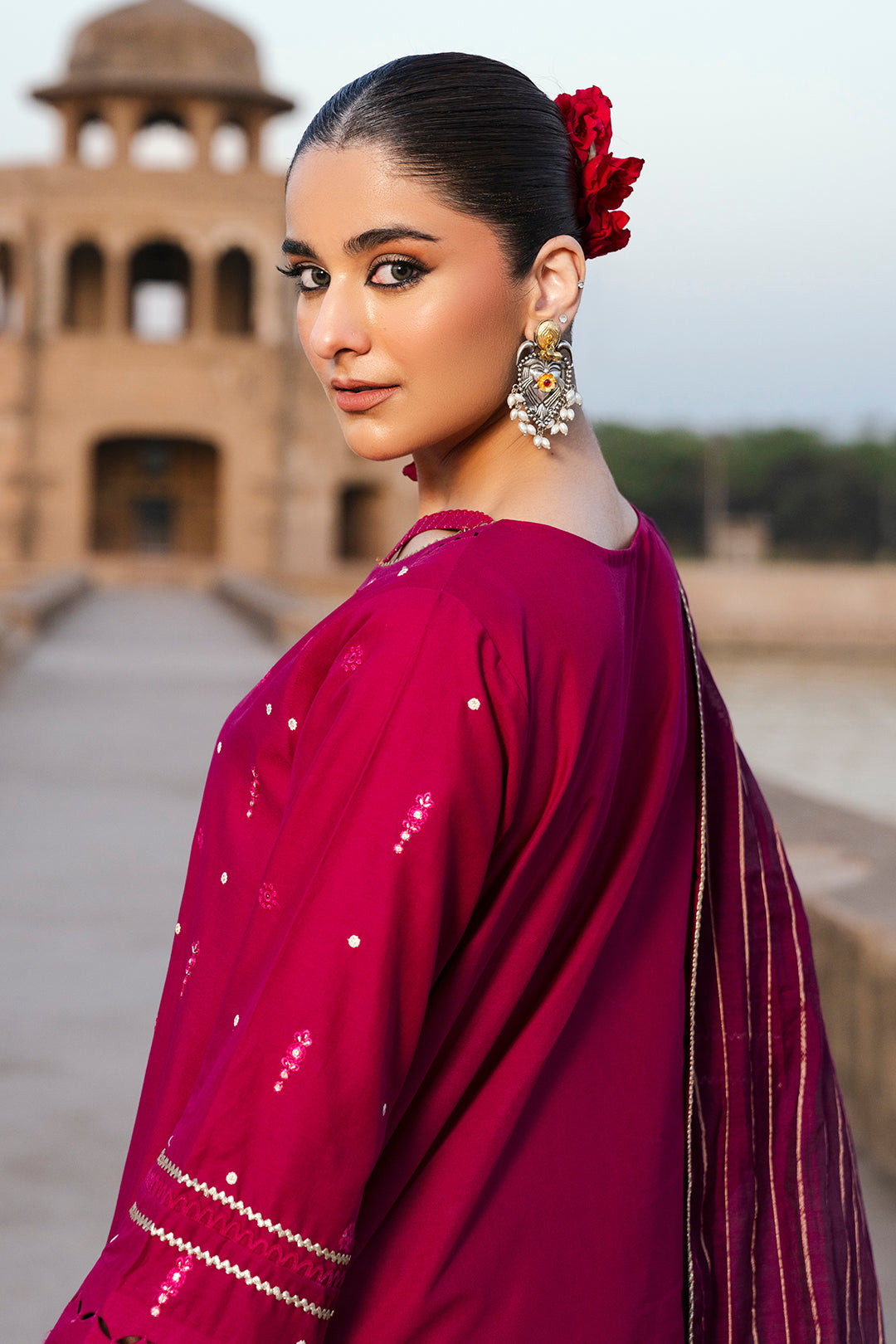 ZELLBURY CHIKANKARI LAWN EMBROIDERED COLLECTION 2025 3