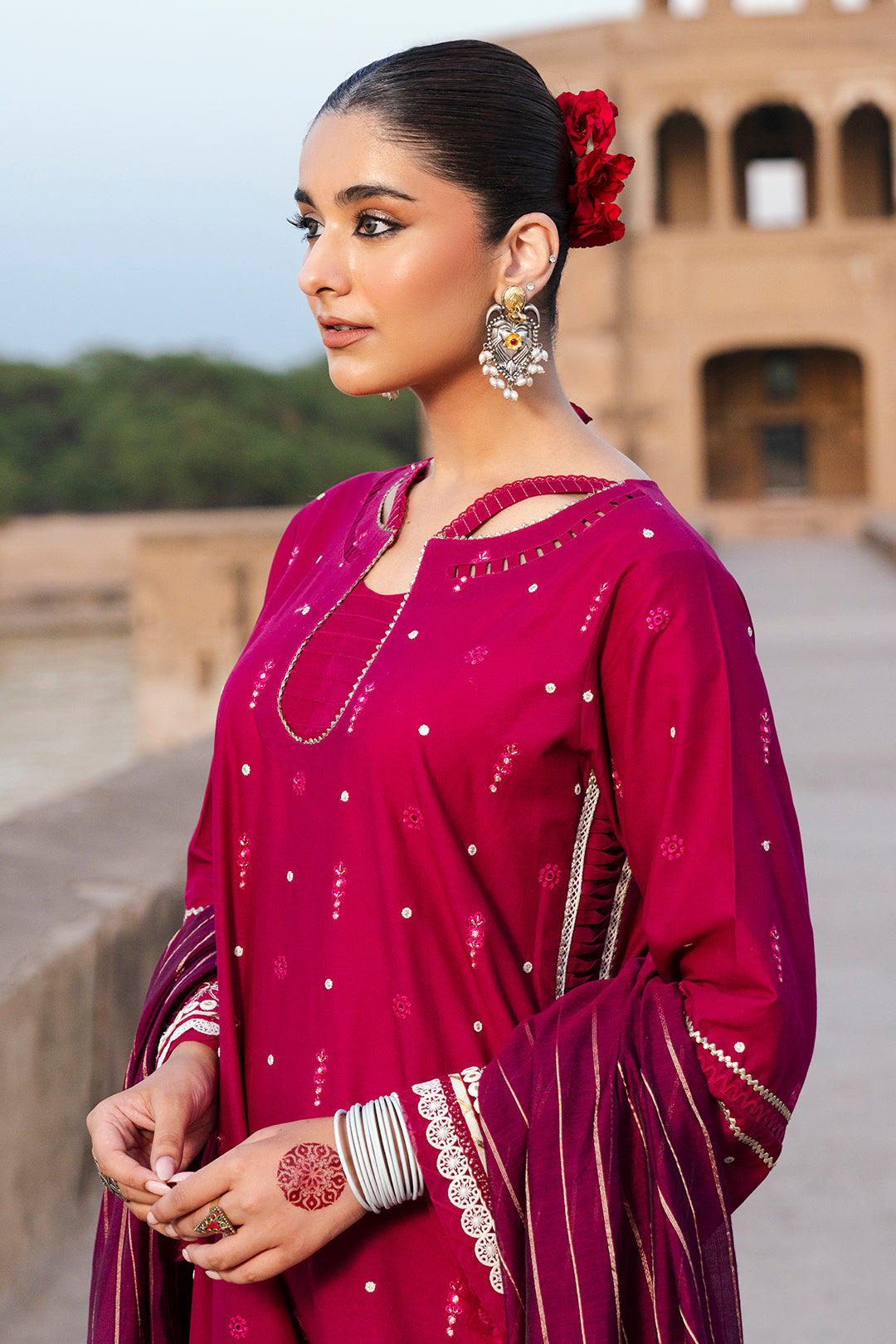 ZELLBURY CHIKANKARI LAWN EMBROIDERED COLLECTION 2025 3