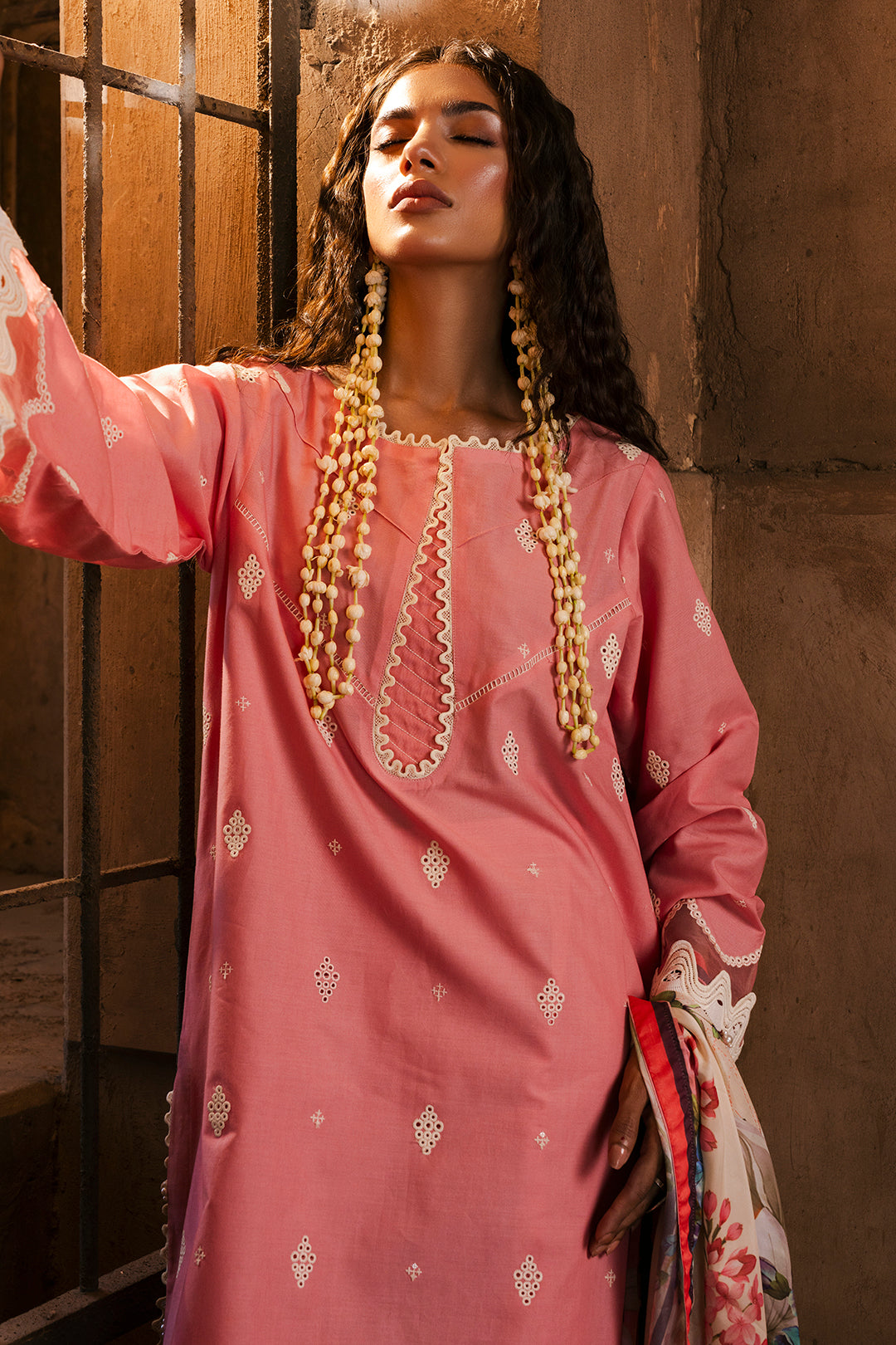 ZELLBURY CHIKANKARI LAWN EMBROIDERED COLLECTION 2025 4