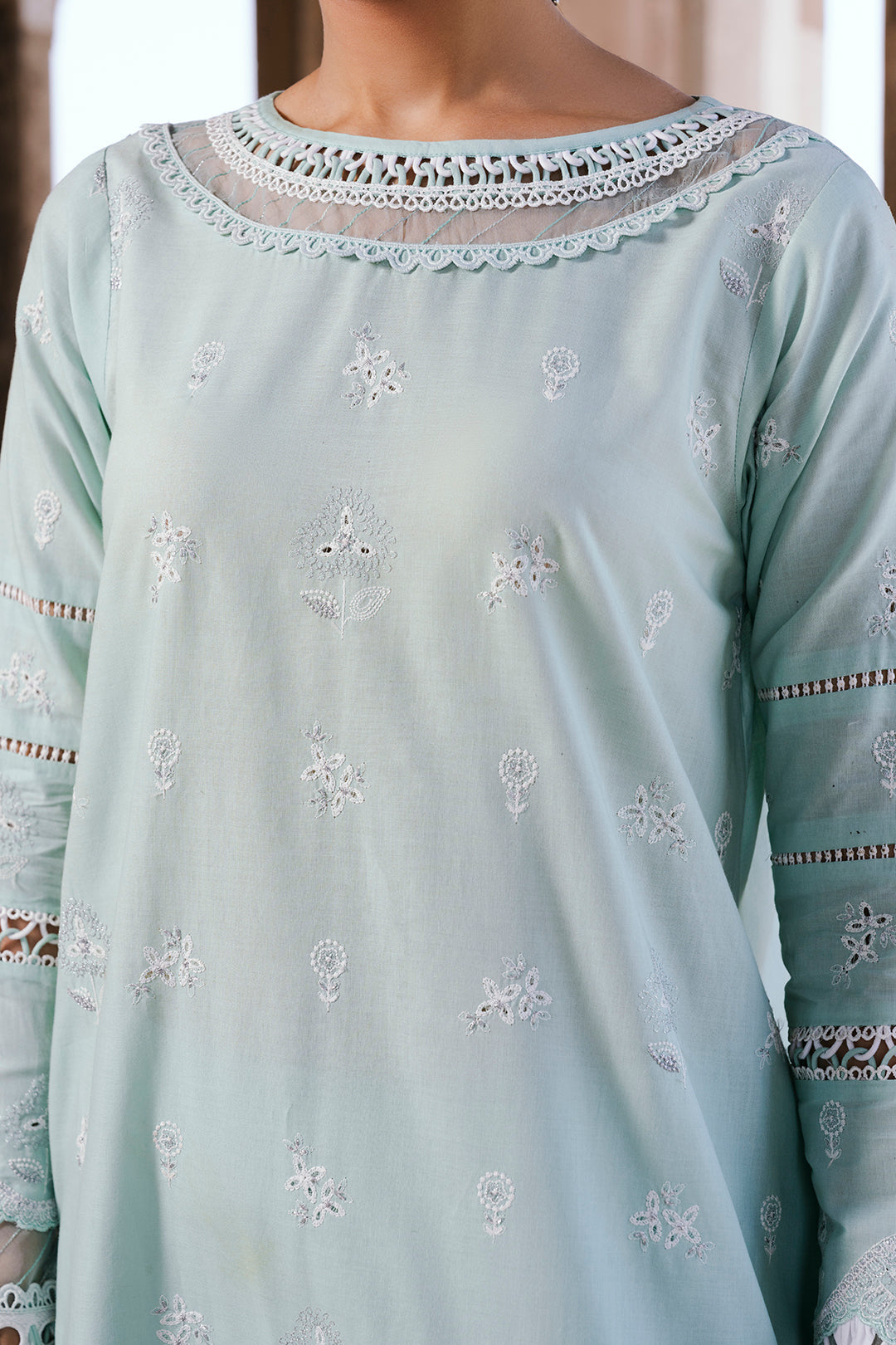 ZELLBURY CHIKANKARI LAWN EMBROIDERED COLLECTION 2025