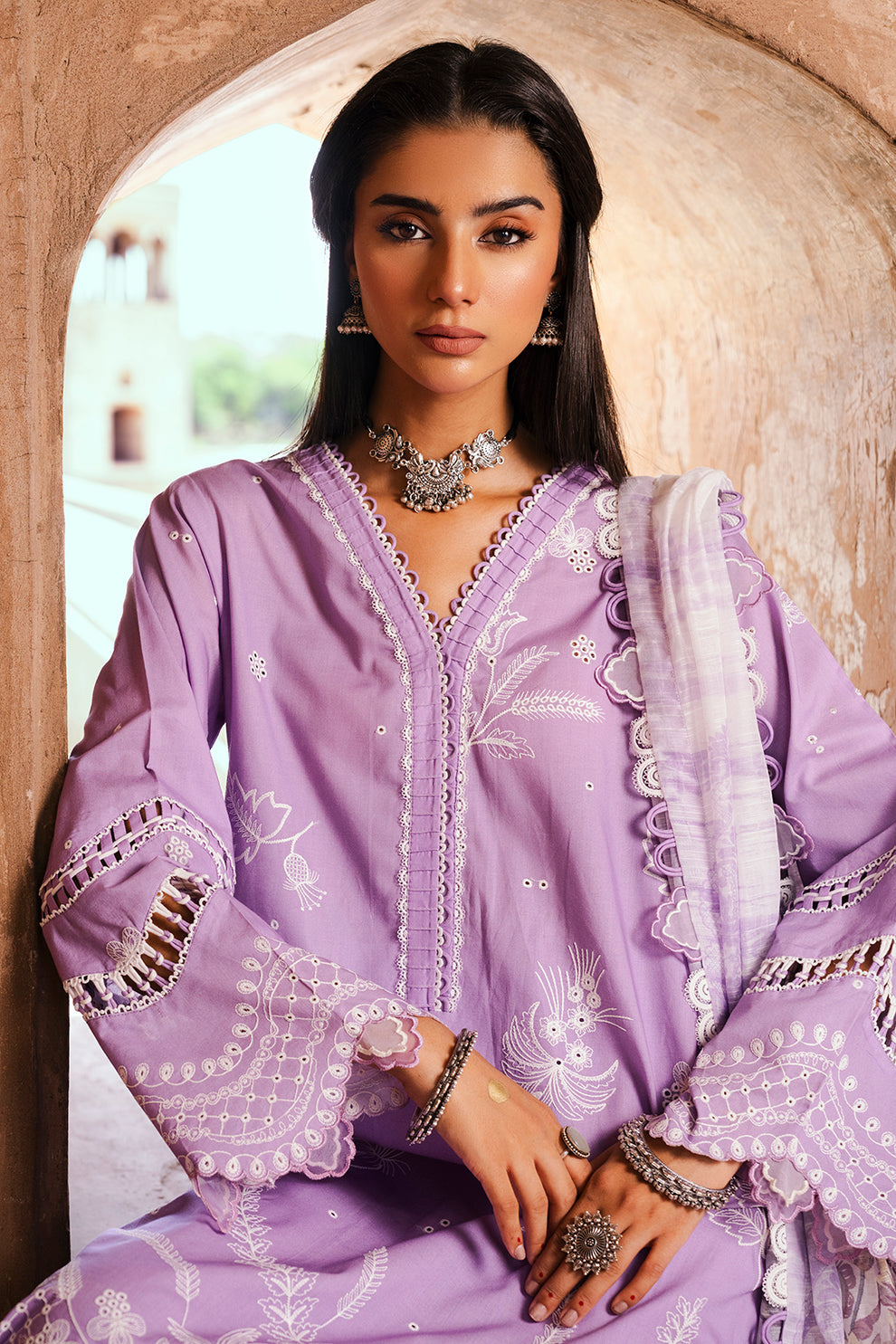 ZELLBURY CHIKANKARI LAWN EMBROIDERED COLLECTION 2025 2