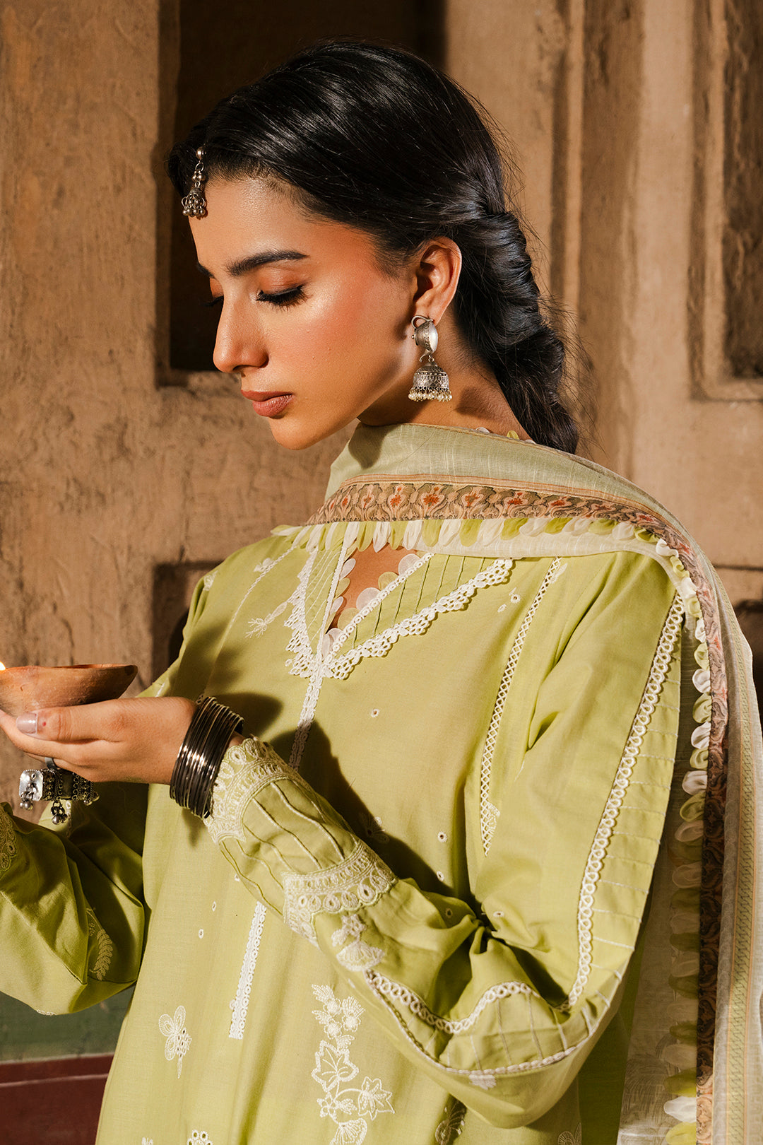 ZELLBURY CHIKANKARI LAWN EMBROIDERED COLLECTION 2025