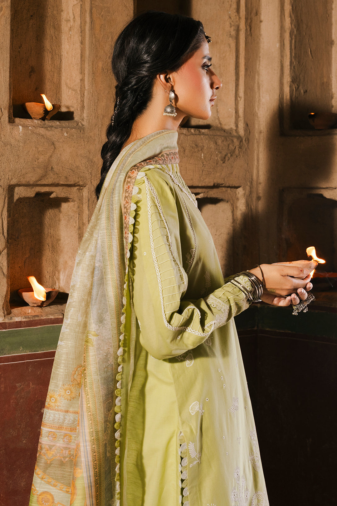 ZELLBURY CHIKANKARI LAWN EMBROIDERED COLLECTION 2025