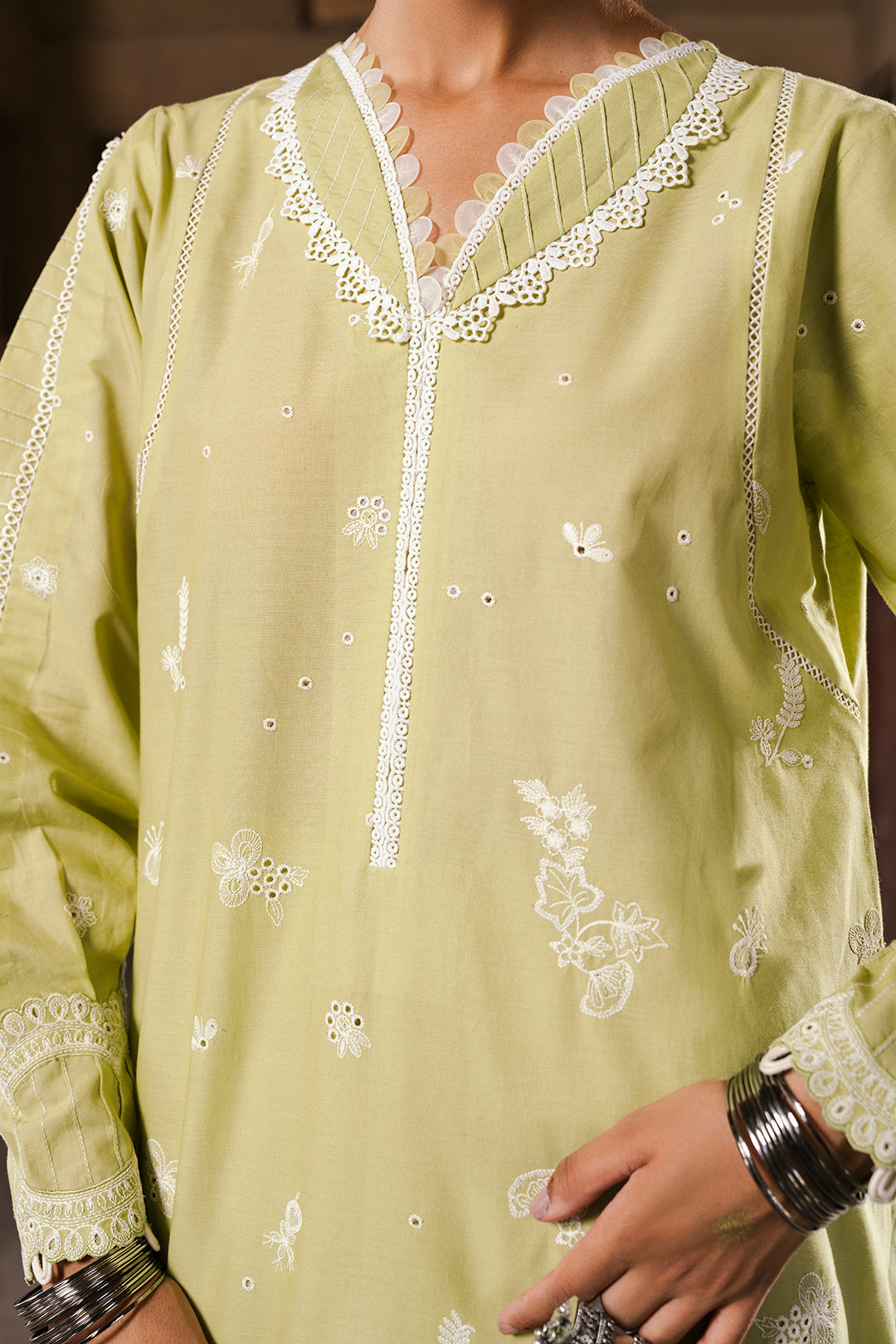 ZELLBURY CHIKANKARI LAWN EMBROIDERED COLLECTION 2025