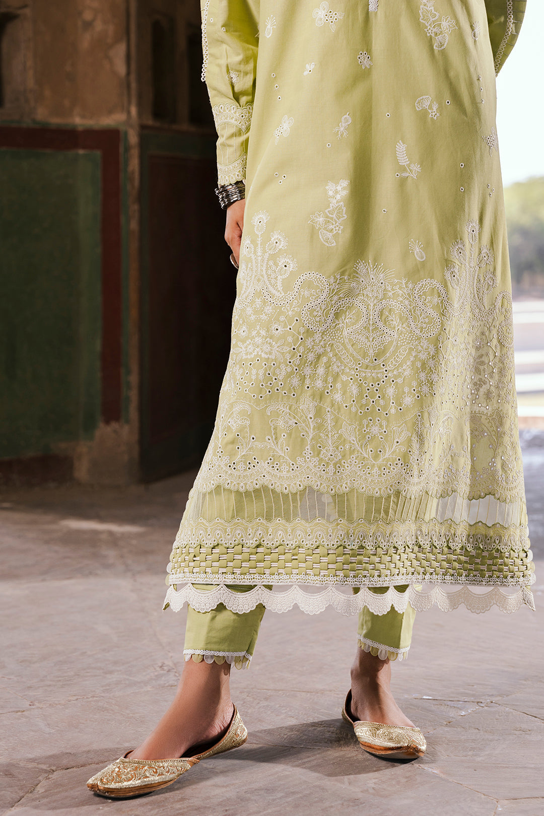 ZELLBURY CHIKANKARI LAWN EMBROIDERED COLLECTION 2025