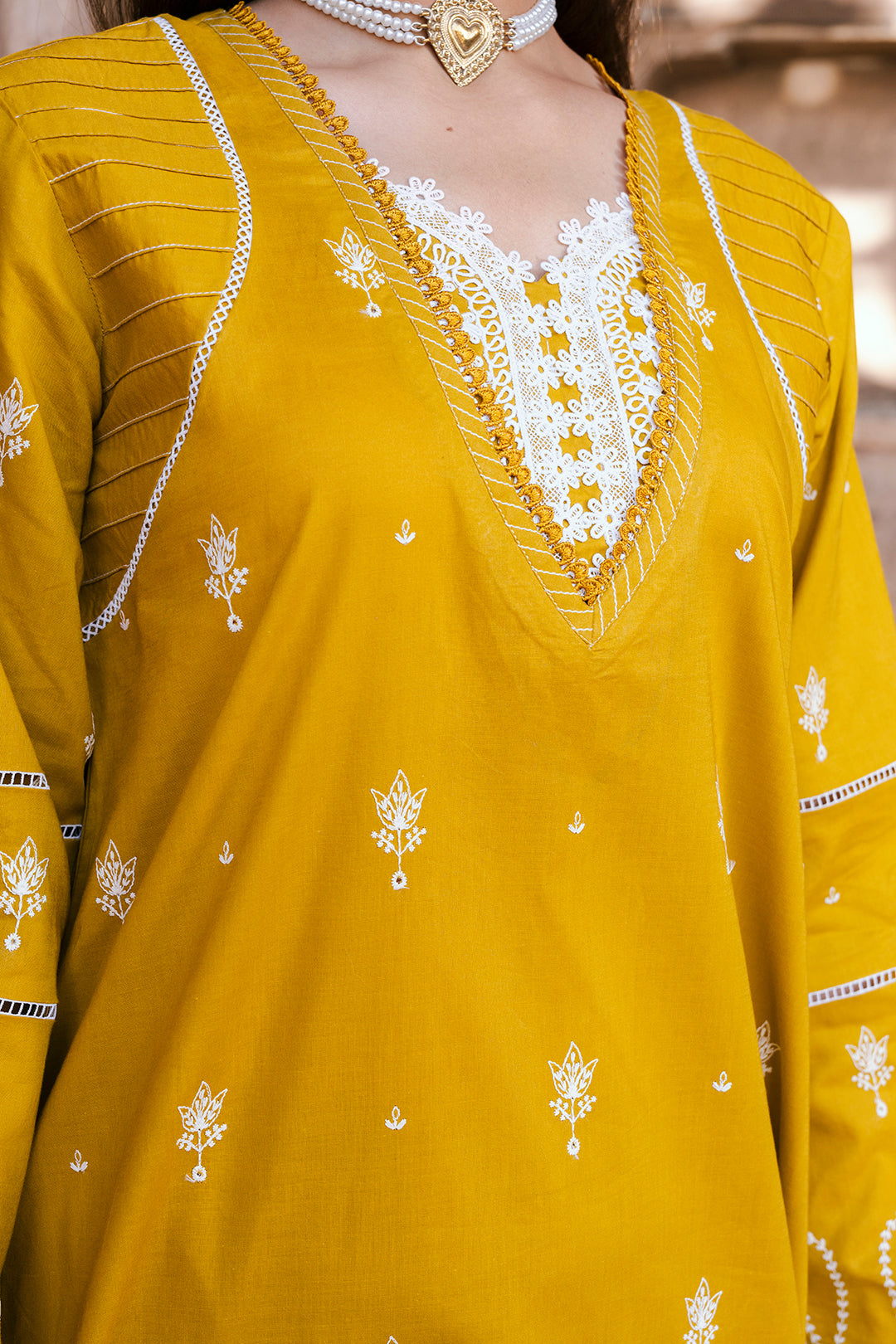 ZELLBURY CHIKANKARI LAWN EMBROIDERED COLLECTION 2025