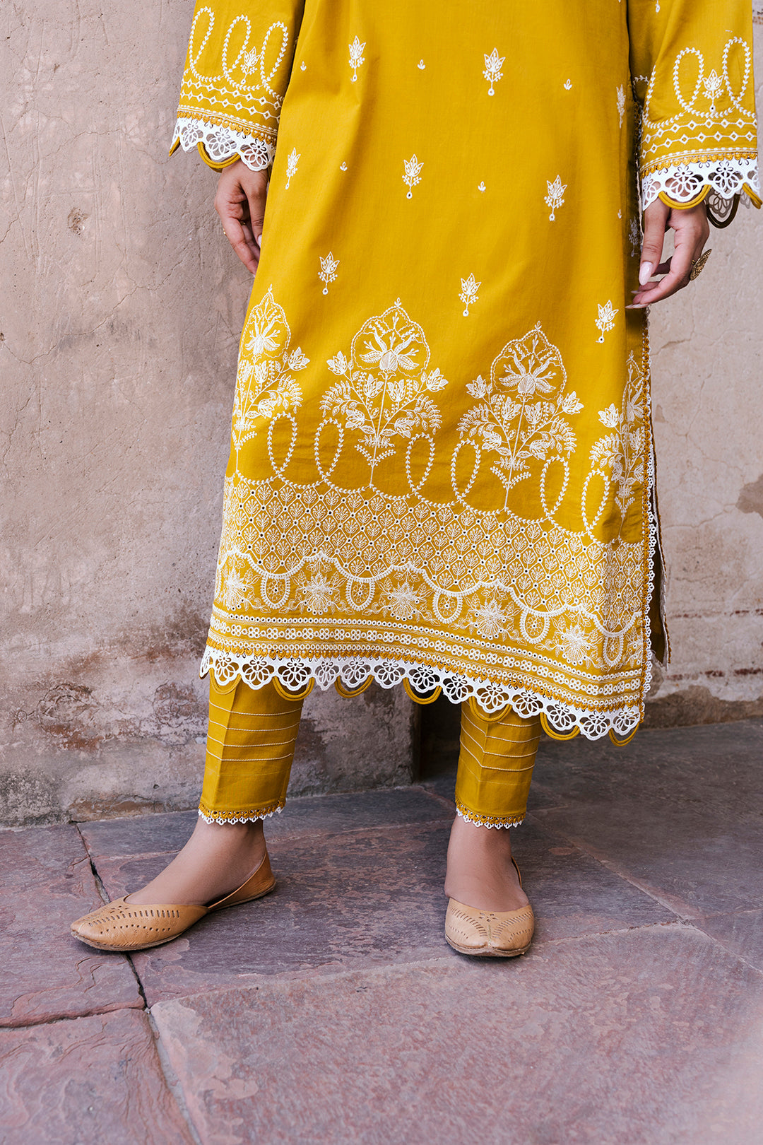 ZELLBURY CHIKANKARI LAWN EMBROIDERED COLLECTION 2025