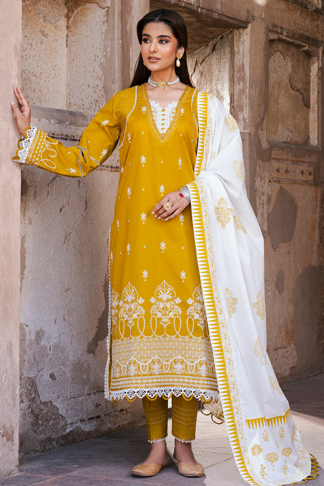 ZELLBURY CHIKANKARI LAWN EMBROIDERED COLLECTION 2025