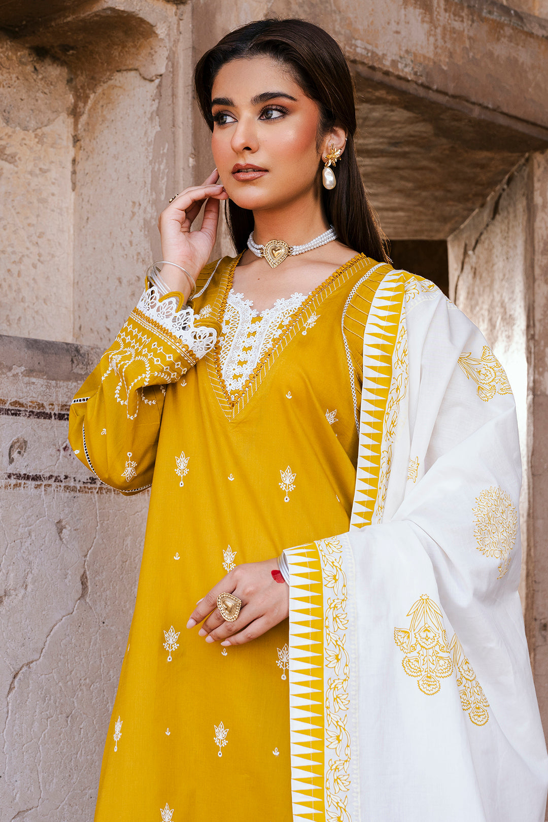 ZELLBURY CHIKANKARI LAWN EMBROIDERED COLLECTION 2025