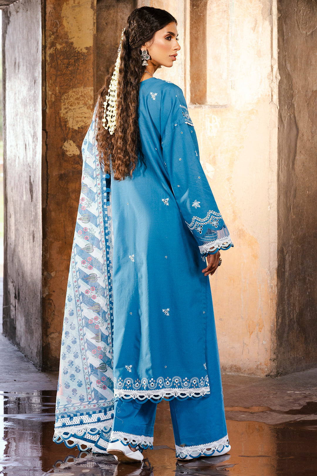 ZELLBURY CHIKANKARI LAWN EMBROIDERED COLLECTION 2025 4