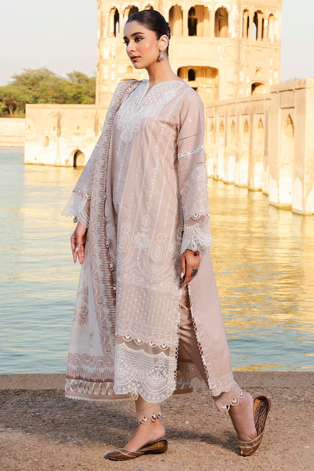 ZELLBURY CHIKANKARI LAWN EMBROIDERED COLLECTION 2025 6
