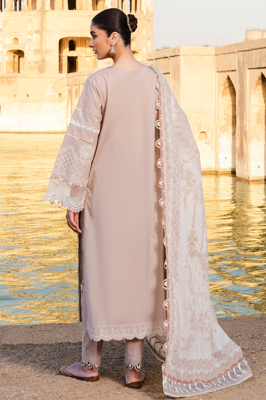ZELLBURY CHIKANKARI LAWN EMBROIDERED COLLECTION 2025 6