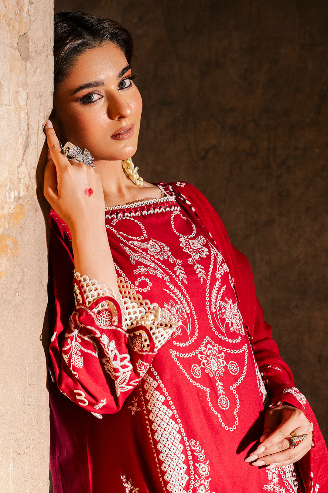 ZELLBURY CHIKANKARI LAWN EMBROIDERED COLLECTION 2025 6
