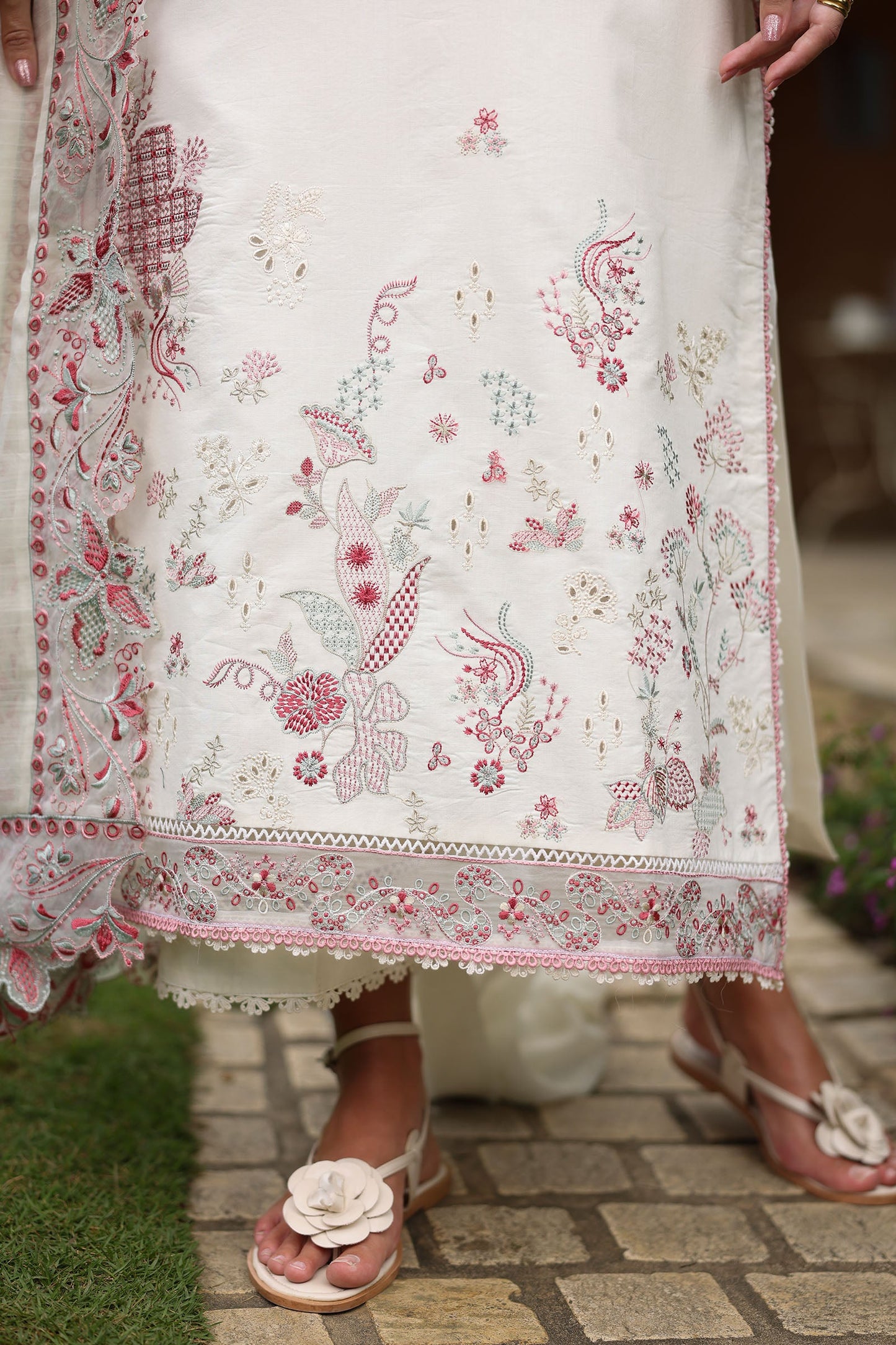 [ SUIT B ] - RAAYA LUXURY LAWN EMBROIDERED COLLECTION 2026